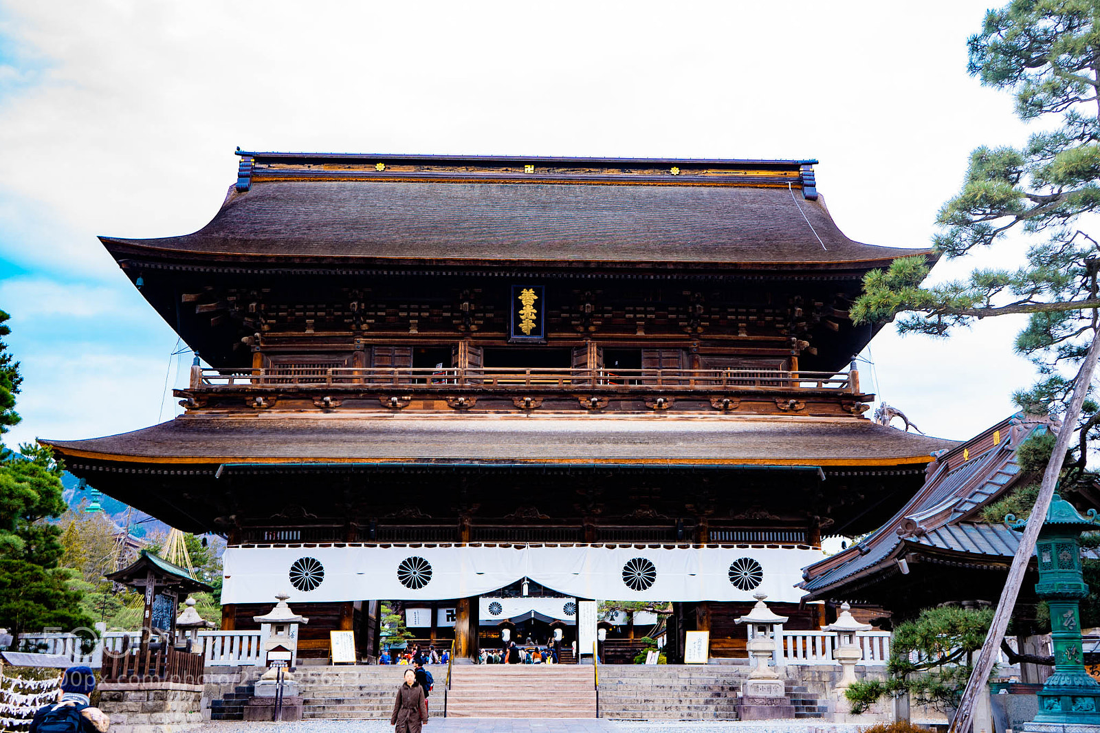 Sony a7 II sample photo. Zenko-ji mon photography