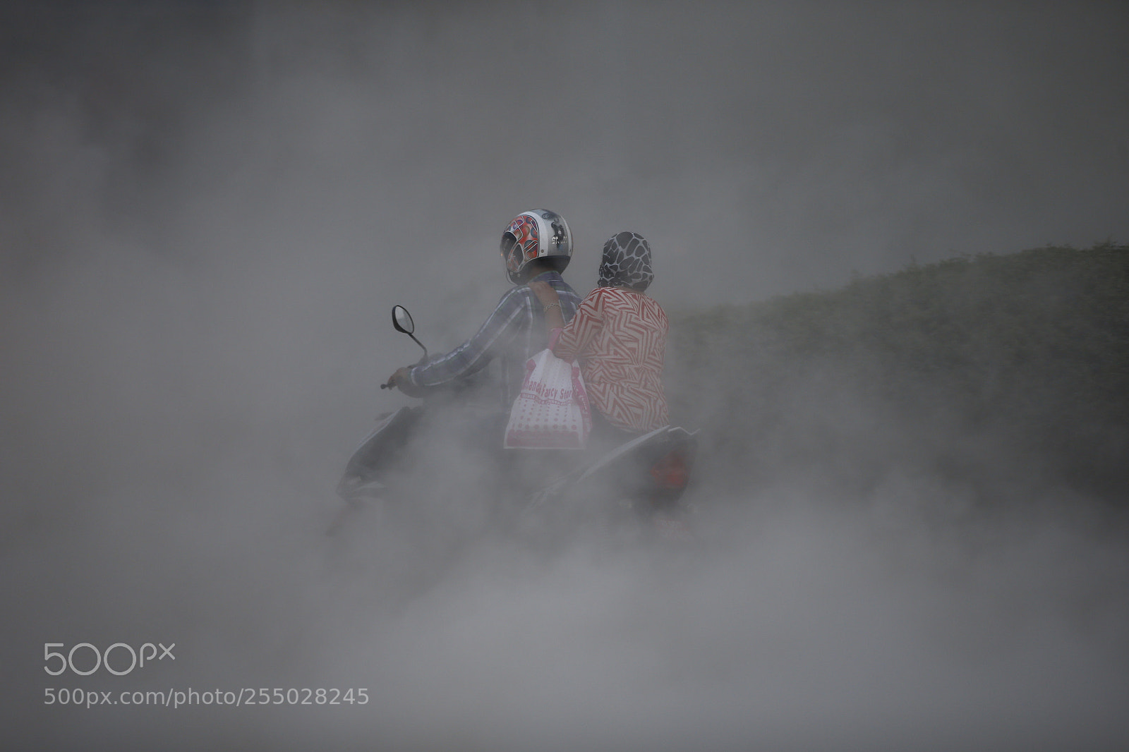 Canon EOS-1D X sample photo. Daily life road pollution photography