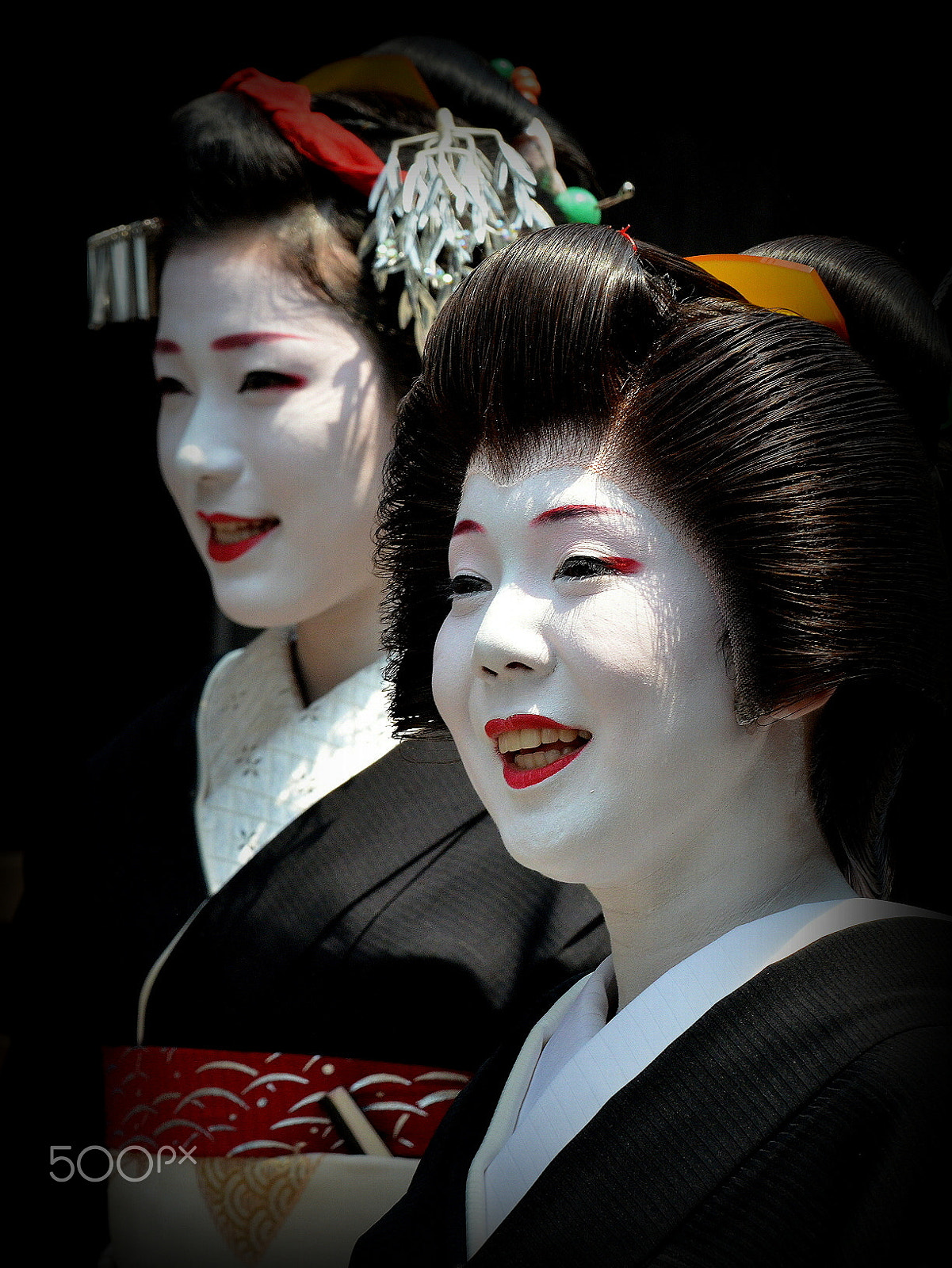 Nikon D7000 + Tamron SP 70-300mm F4-5.6 Di VC USD sample photo. Geisha and maiko in celebration photography
