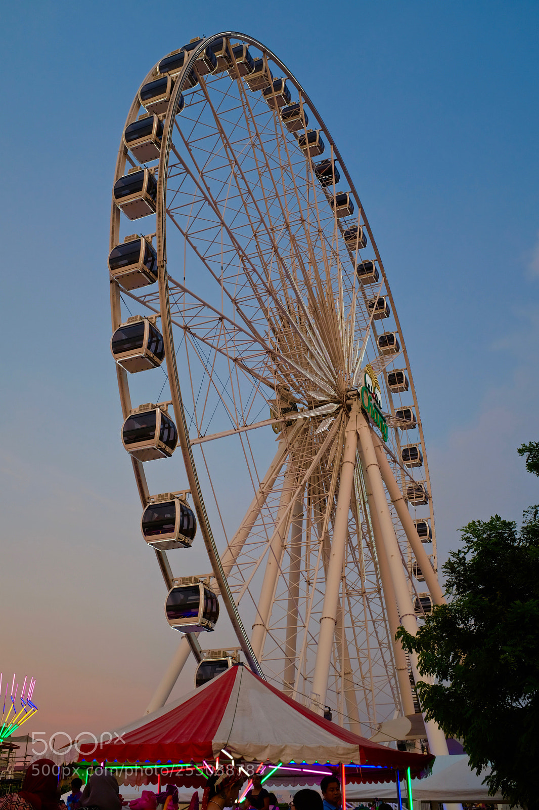 Fujifilm X100F sample photo. Big wheel photography