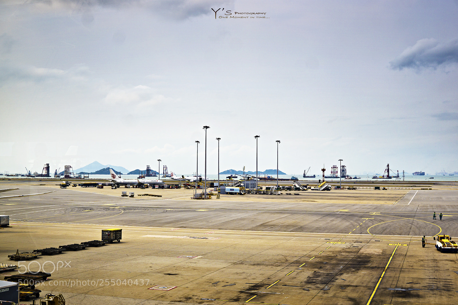 Sony a6000 sample photo. Airport. 机场留影。远处。 photography