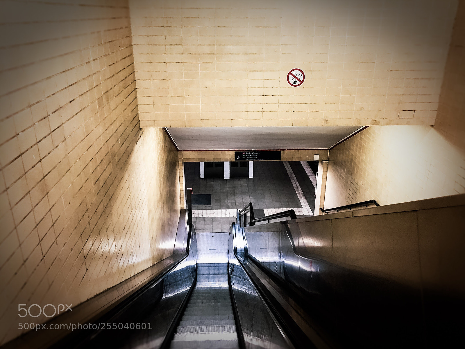 Apple iPhone 6 sample photo. Berlin subway photography