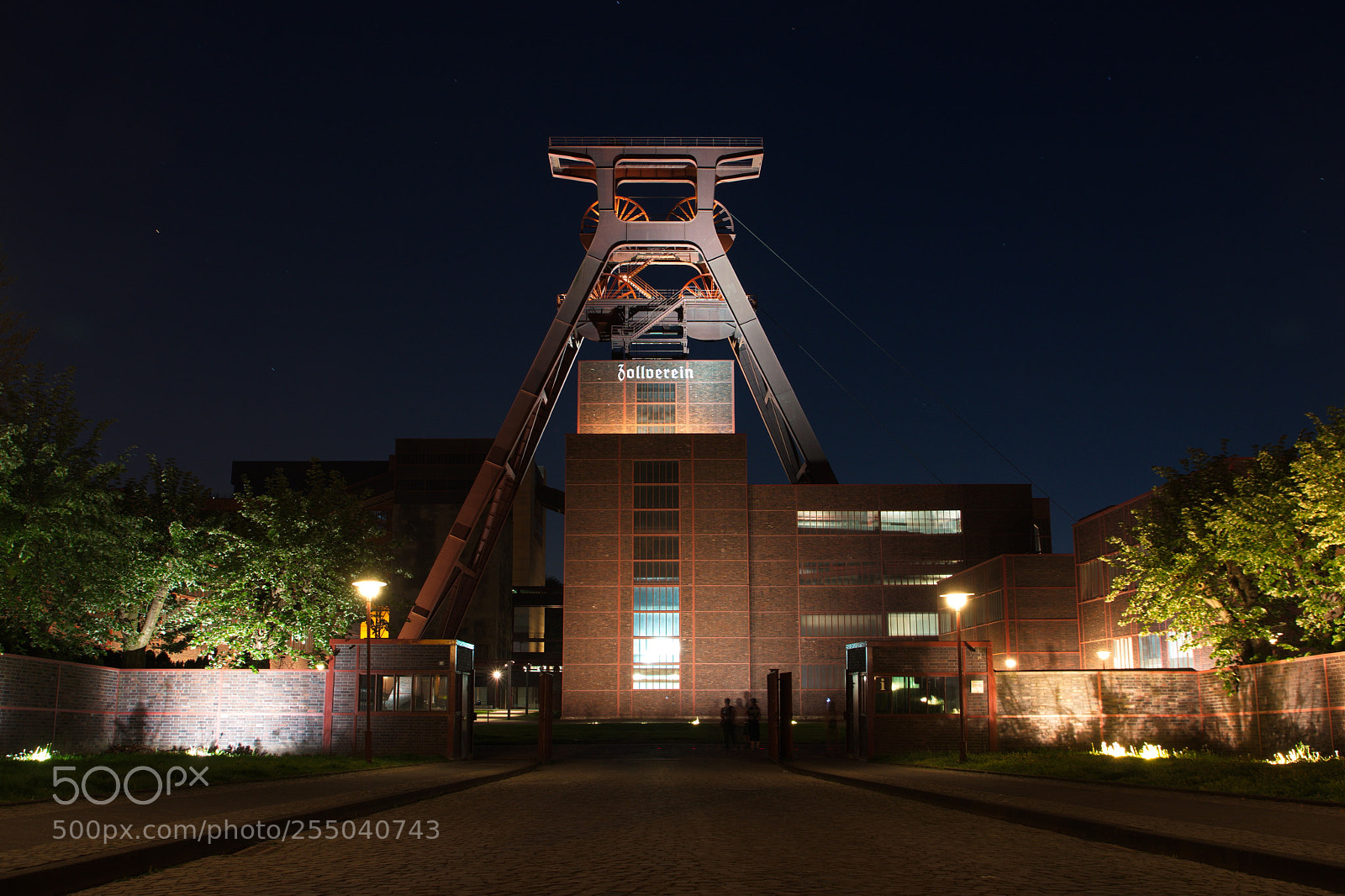 Canon EOS 77D (EOS 9000D / EOS 770D) sample photo. Zeche zollverein schacht xii photography