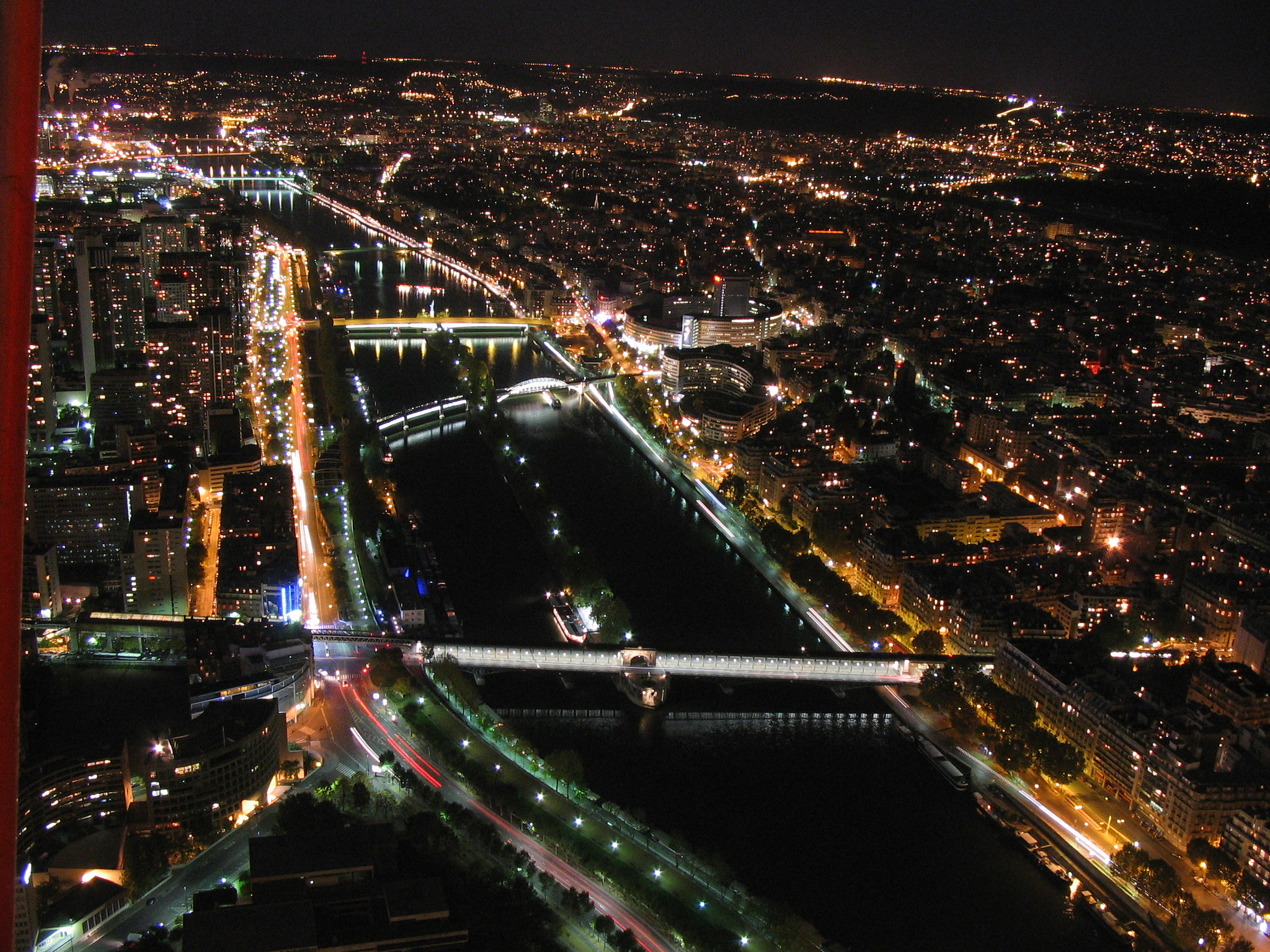 Canon POWERSHOT A85 sample photo. Paris by night photography