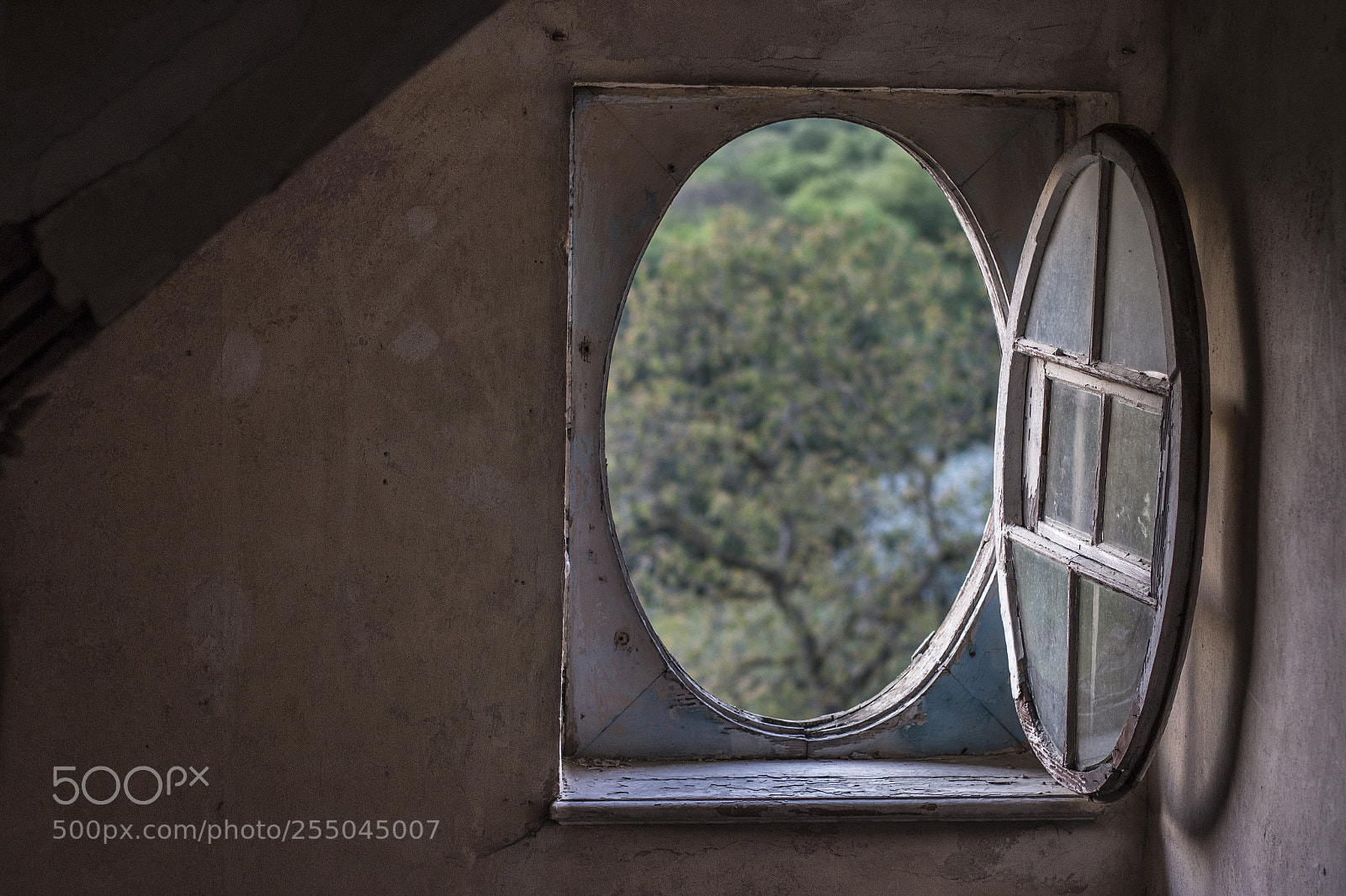 Canon EOS 70D sample photo. Abandoned window photography