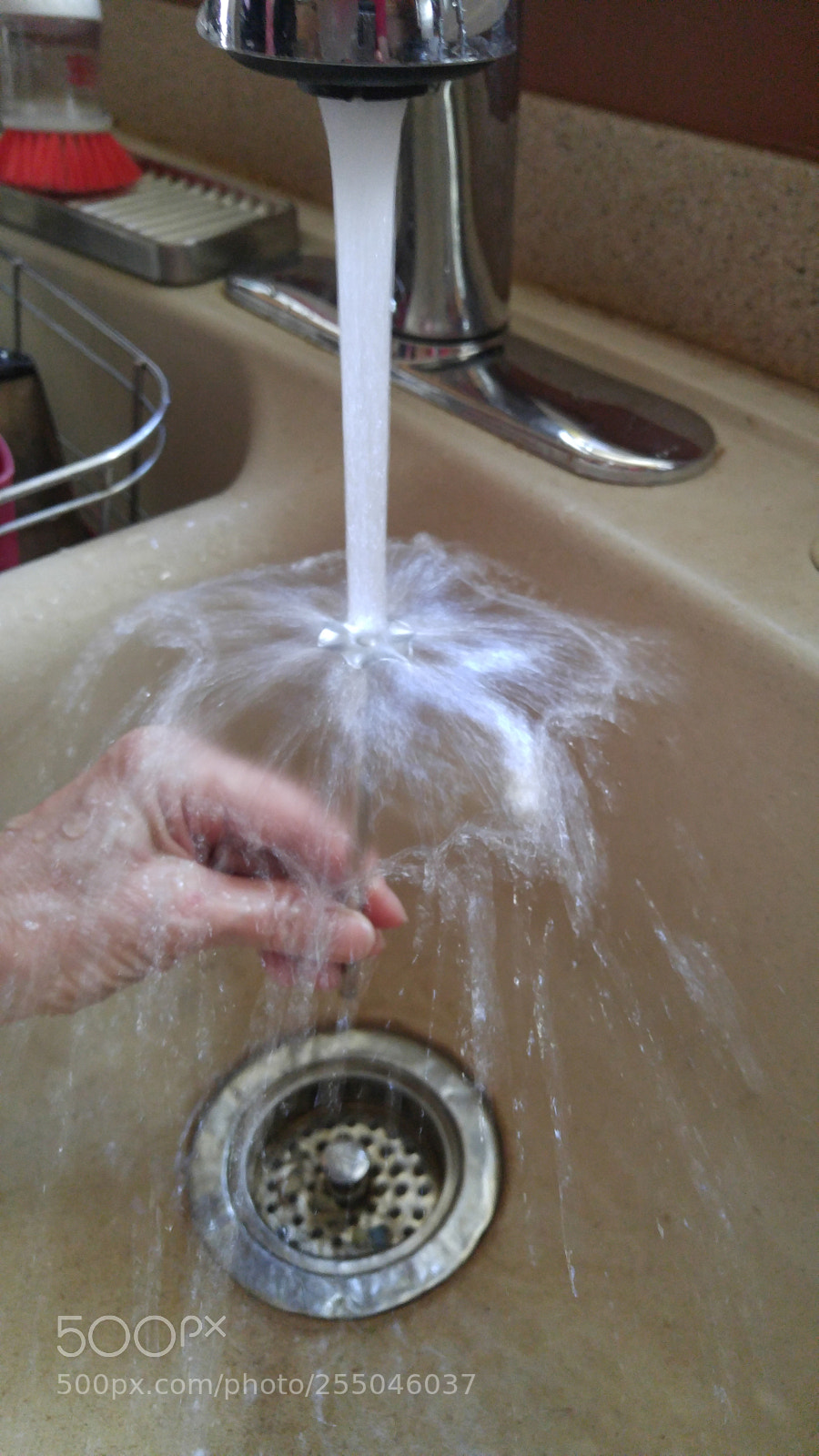 LG G4 sample photo. Kitchen water photography