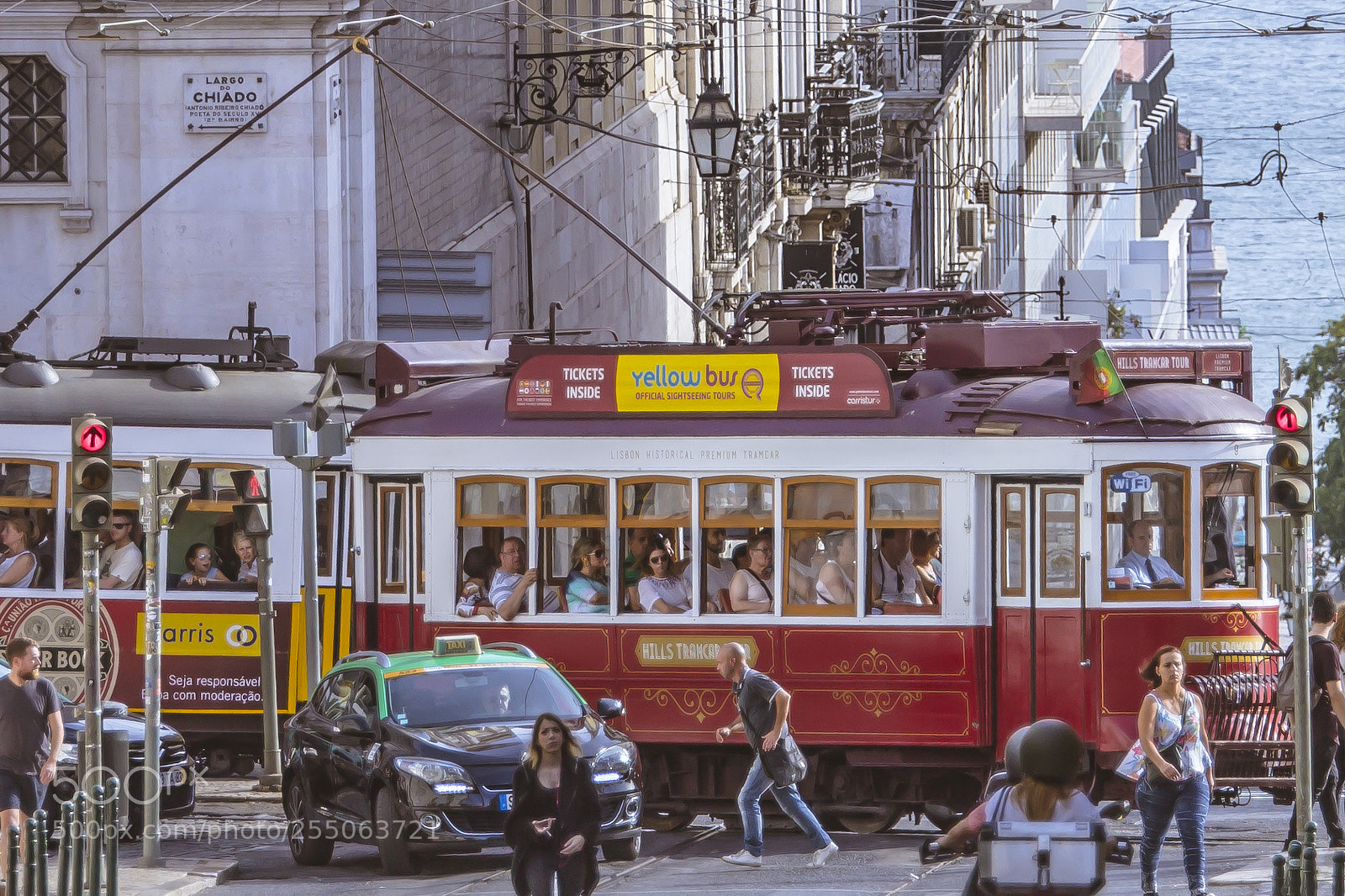 Canon EOS 60D sample photo. Lisbon red tram photography