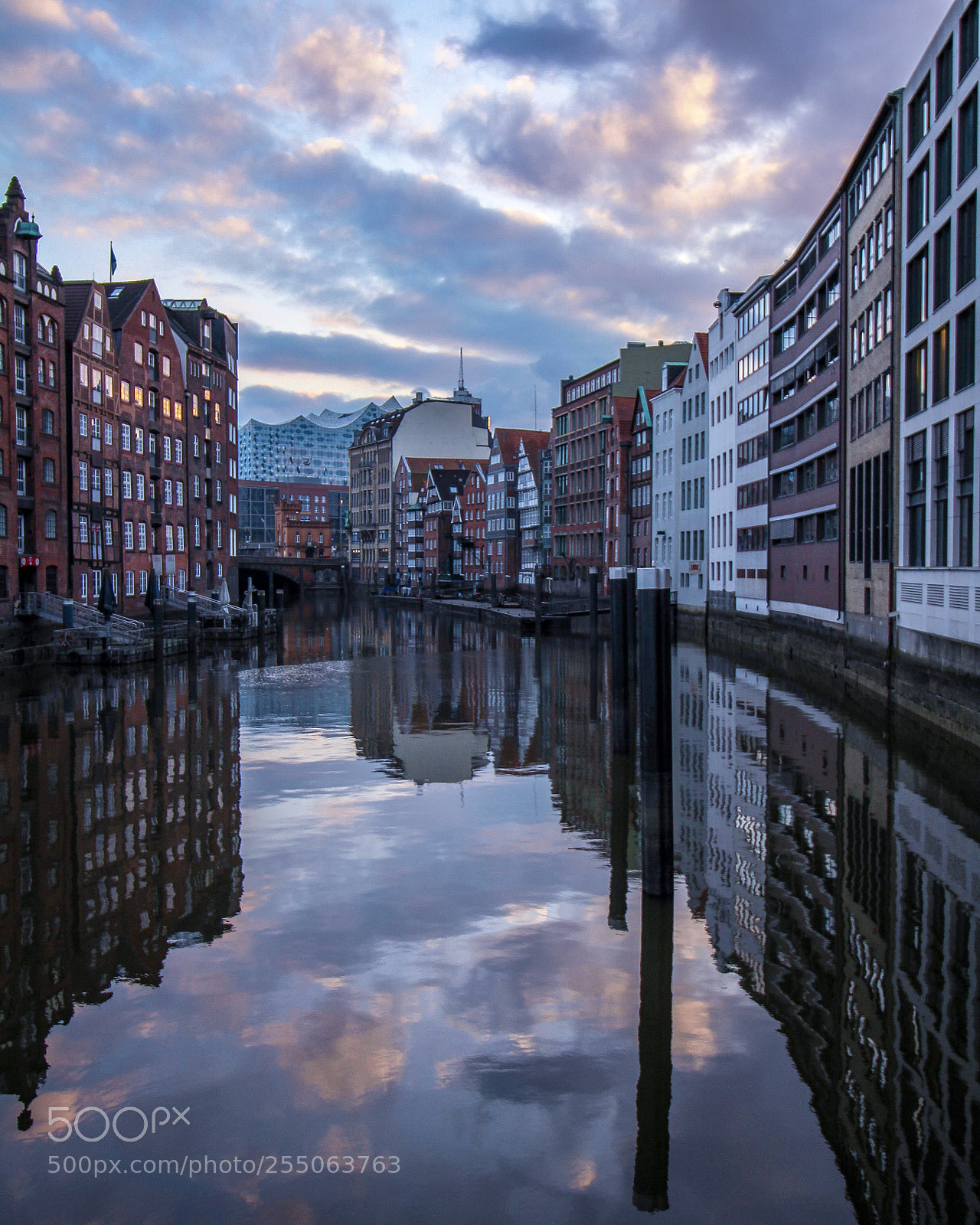 Canon EOS 700D (EOS Rebel T5i / EOS Kiss X7i) sample photo. Deichstraße in hamburg  photography