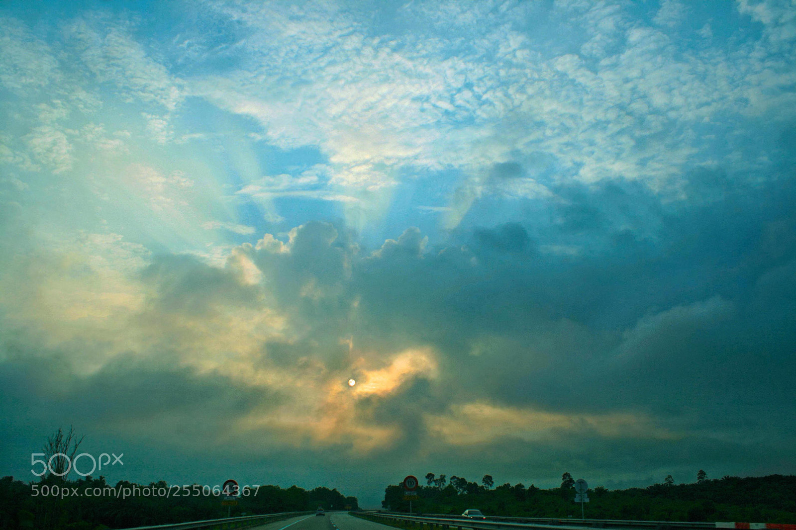 Canon EOS 400D (EOS Digital Rebel XTi / EOS Kiss Digital X) sample photo. Sunrise at highway photography