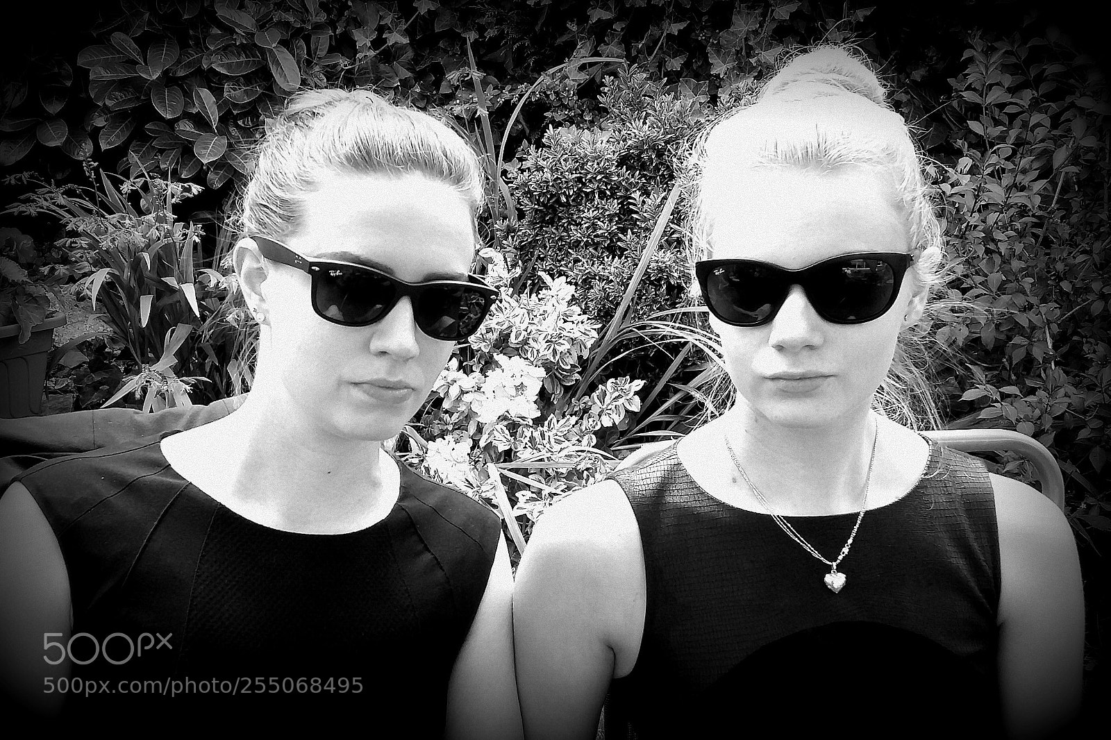 Samsung Galaxy A5 sample photo. Girls in black photography