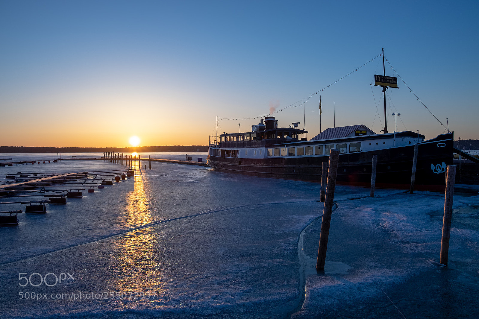 Fujifilm X-T1 sample photo. Frozen for the time photography