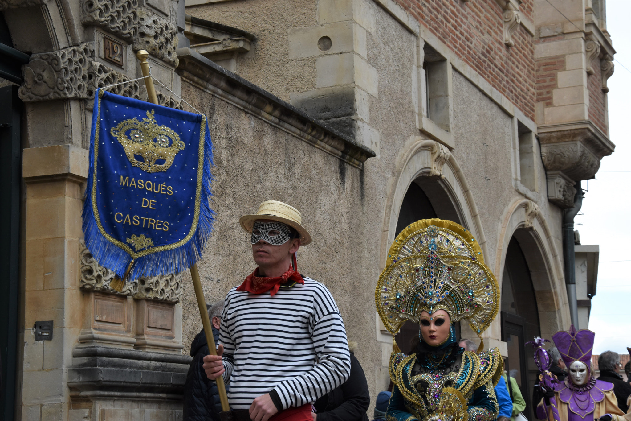 Nikon D5600 sample photo. Walking and animation in the street photography