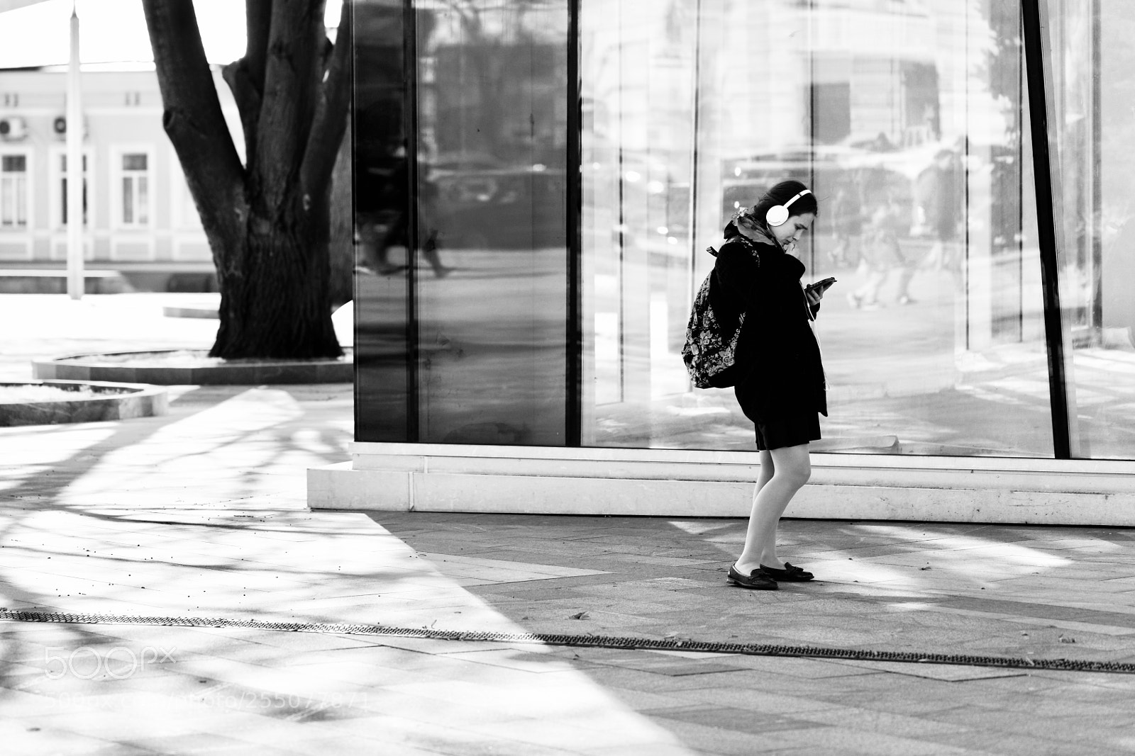 Canon EOS 5DS sample photo. A lady in headphones photography