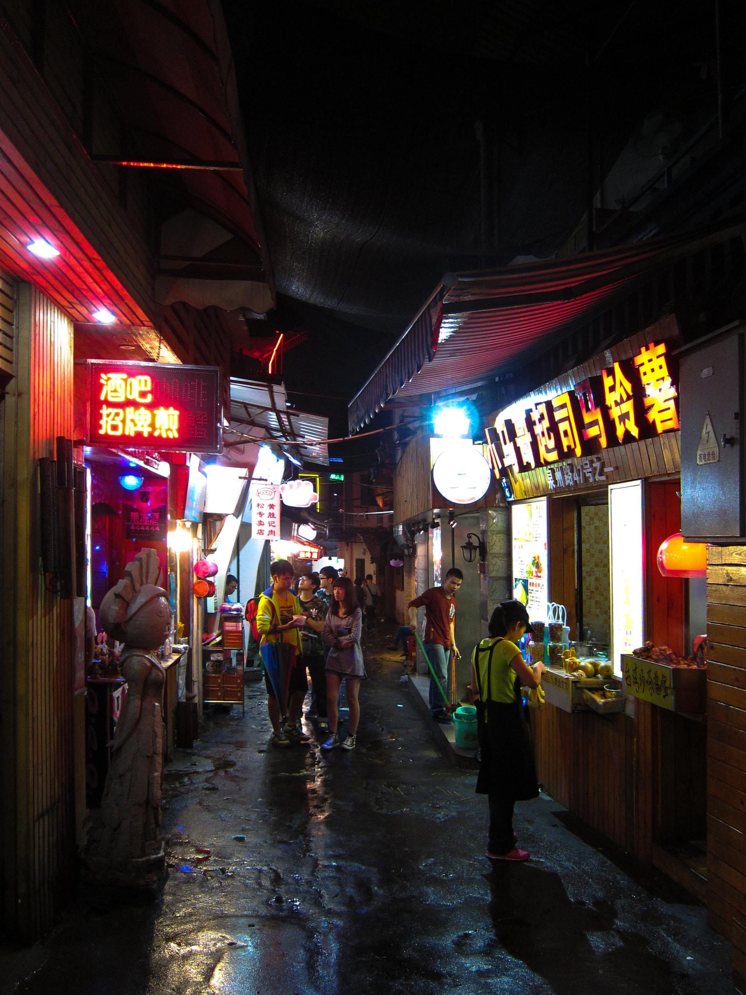 Canon PowerShot S95 sample photo. Xiamen night alley photography