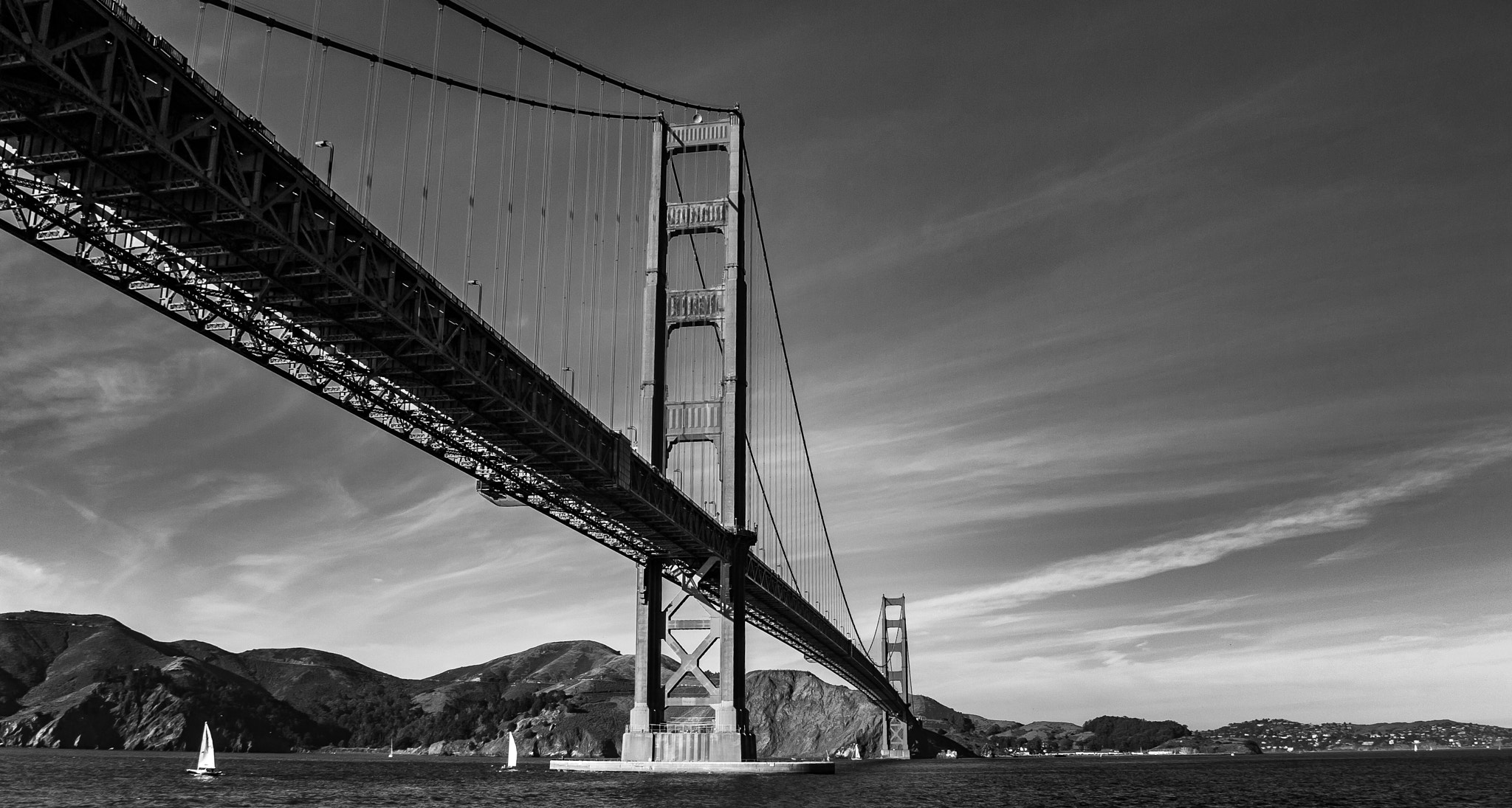 Canon PowerShot G1 X Mark II sample photo. Golden gate in b/w photography