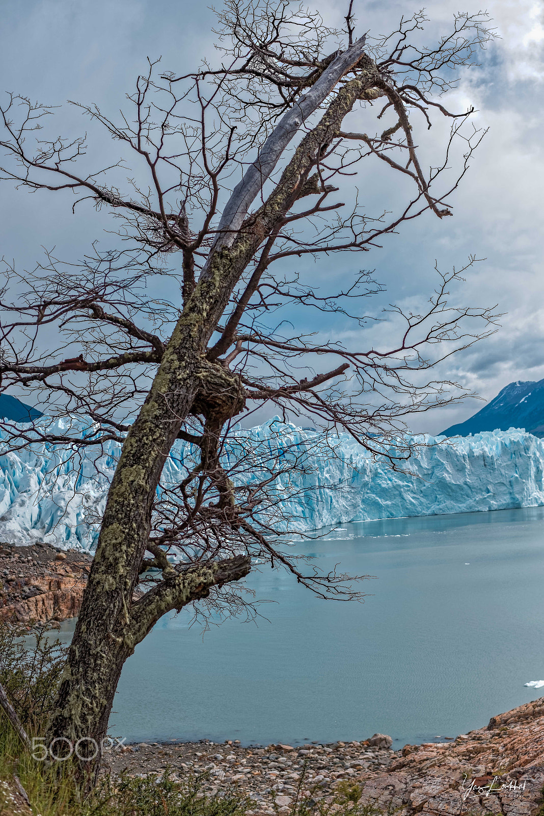 Nikon D810 + Nikon AF-S Nikkor 35mm F1.4G sample photo. Lago argentino photography