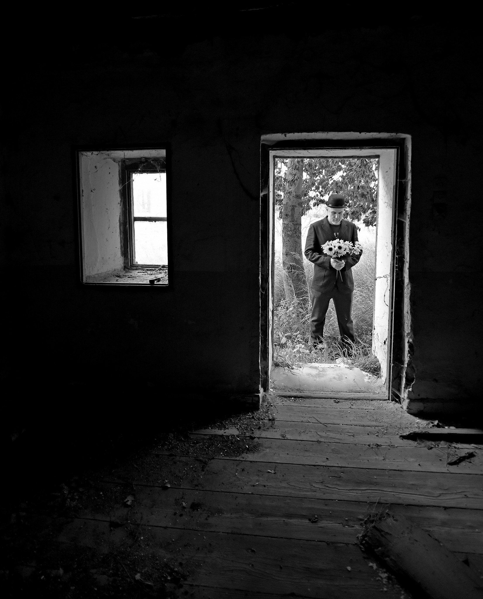 Nikon D7200 + Sigma 10-20mm F3.5 EX DC HSM sample photo. Man at the door... photography