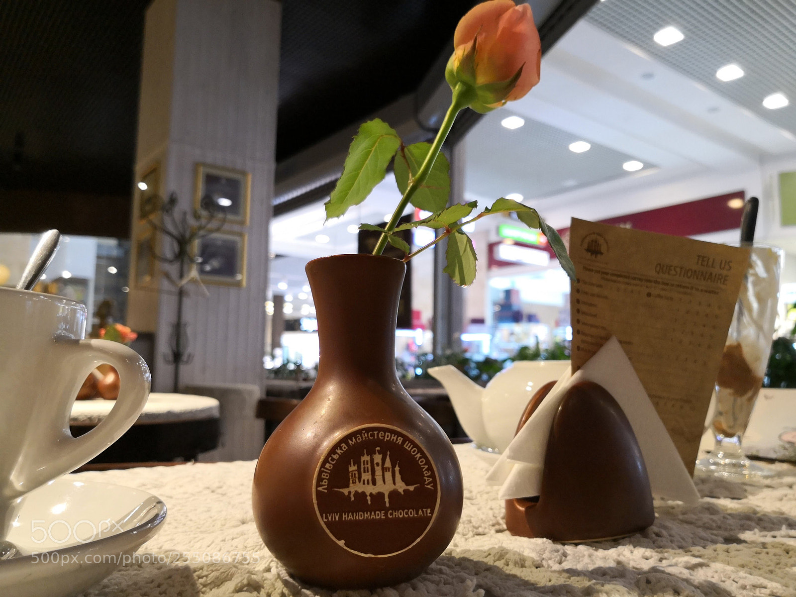HUAWEI Mate 10 Pro sample photo. Cafe table photography