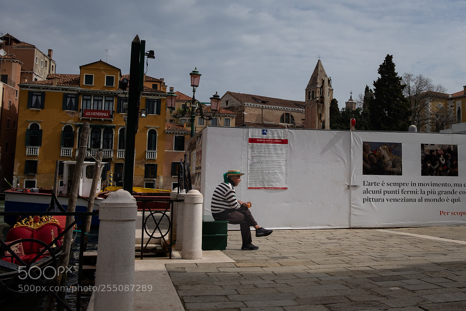 Fujifilm X-T10 sample photo. Gondolier au repos photography