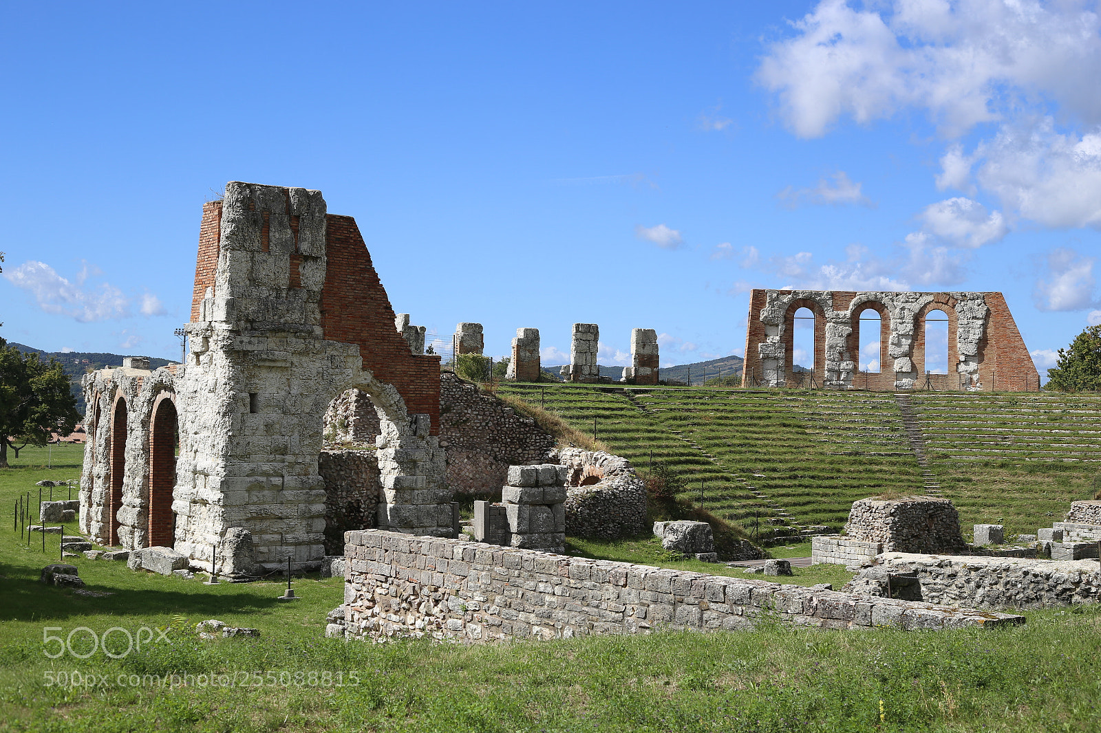 Canon EOS 6D + Canon EF 50mm F1.8 II sample photo. Trip to umbria tuscany photography