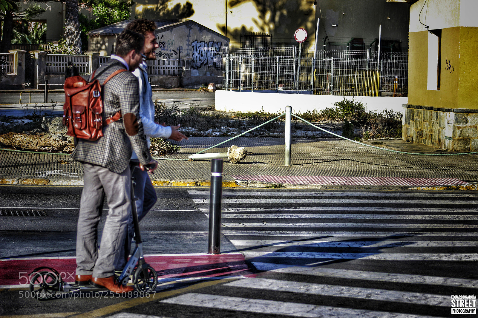 Canon EOS 600D (Rebel EOS T3i / EOS Kiss X5) sample photo. Joven hipster photography
