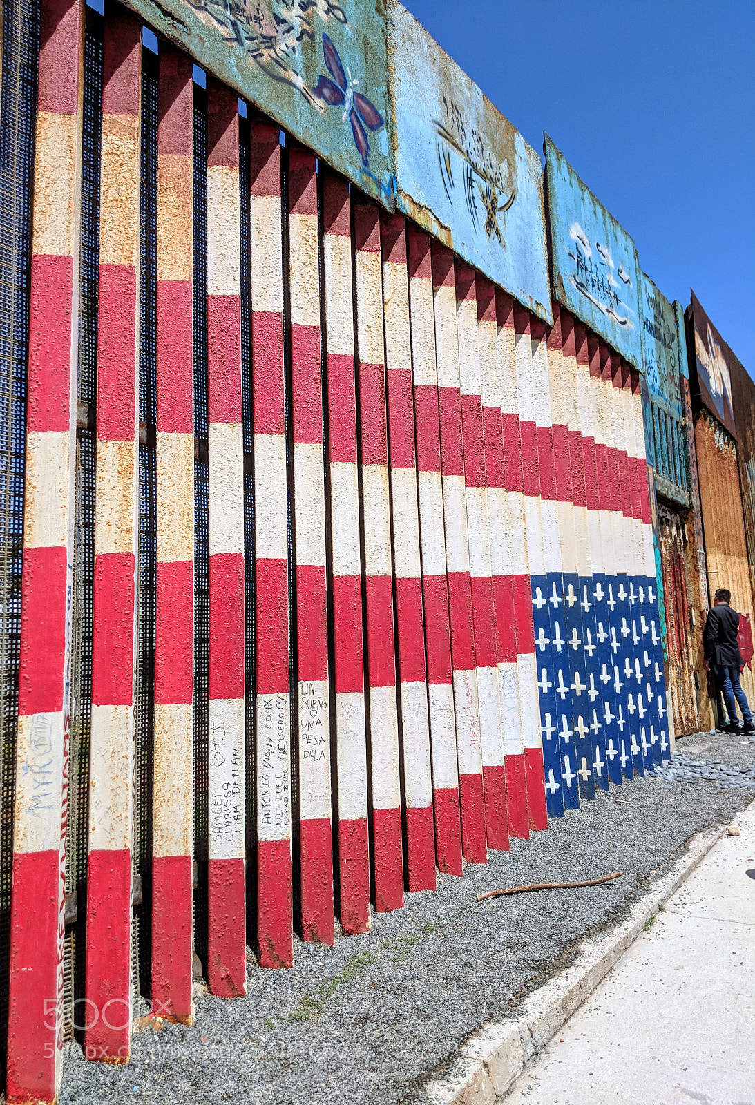 Google Pixel 2 XL sample photo. Graves and stripes photography