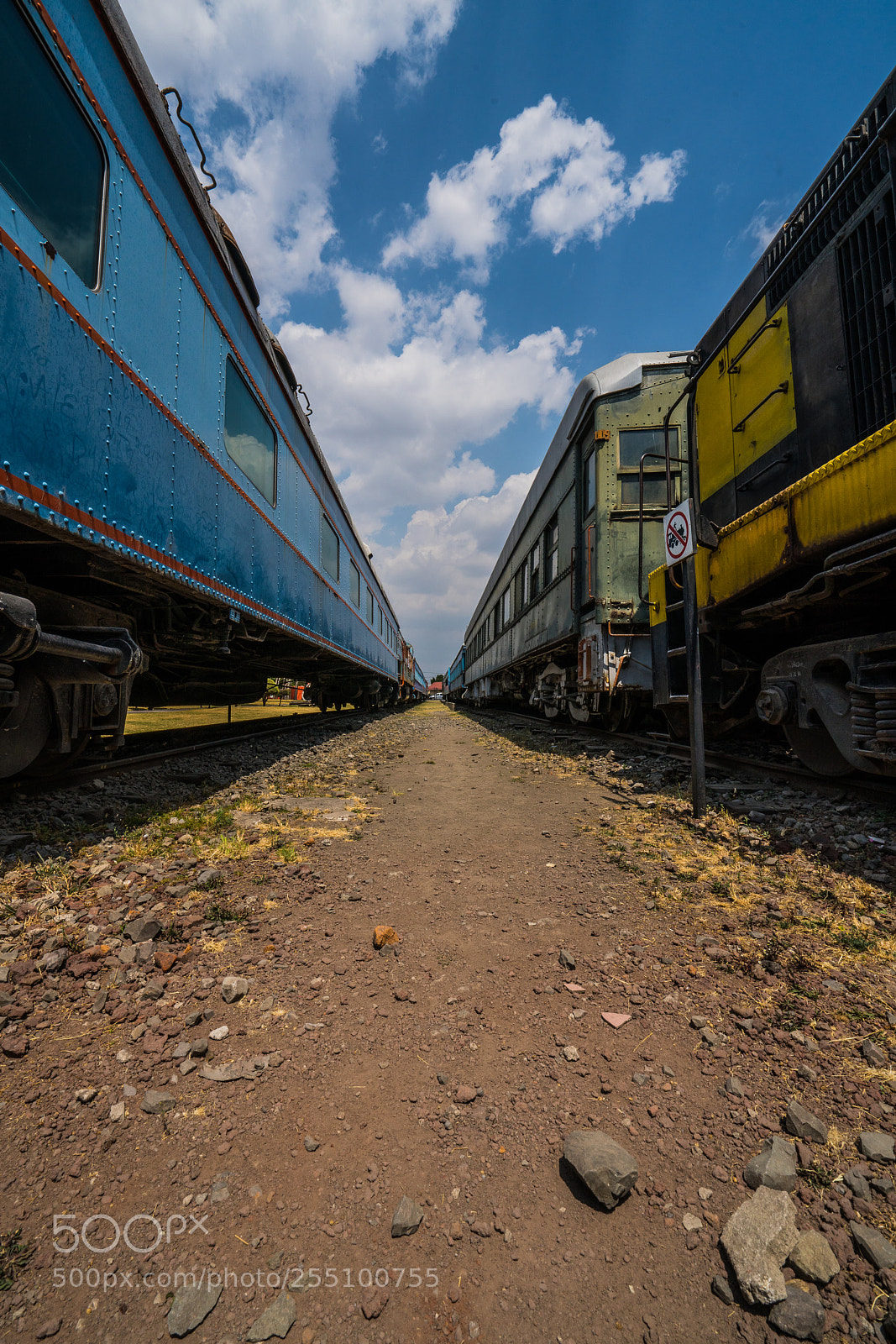 Sony a7R III sample photo. Trenes hacia el cielo photography