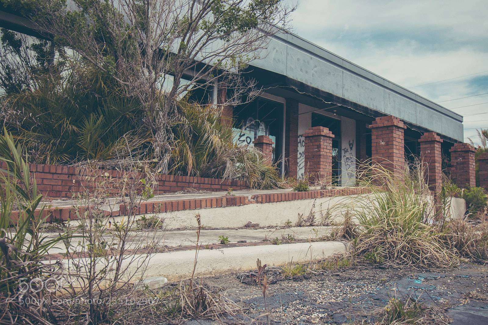 Canon EOS 80D sample photo. Abandoned amusement park preview photography