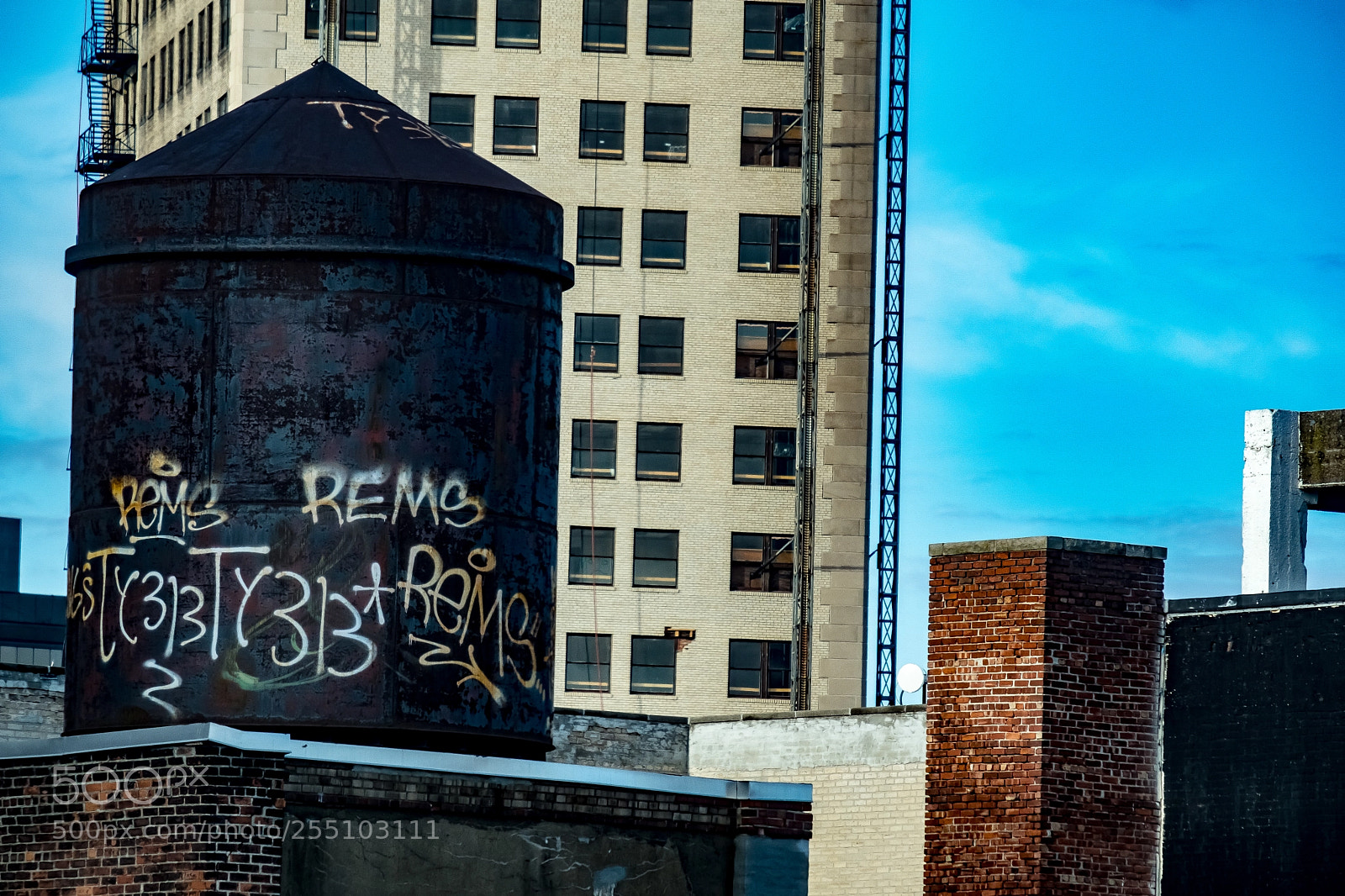 Fujifilm X-T2 sample photo. Elevated graffiti photography