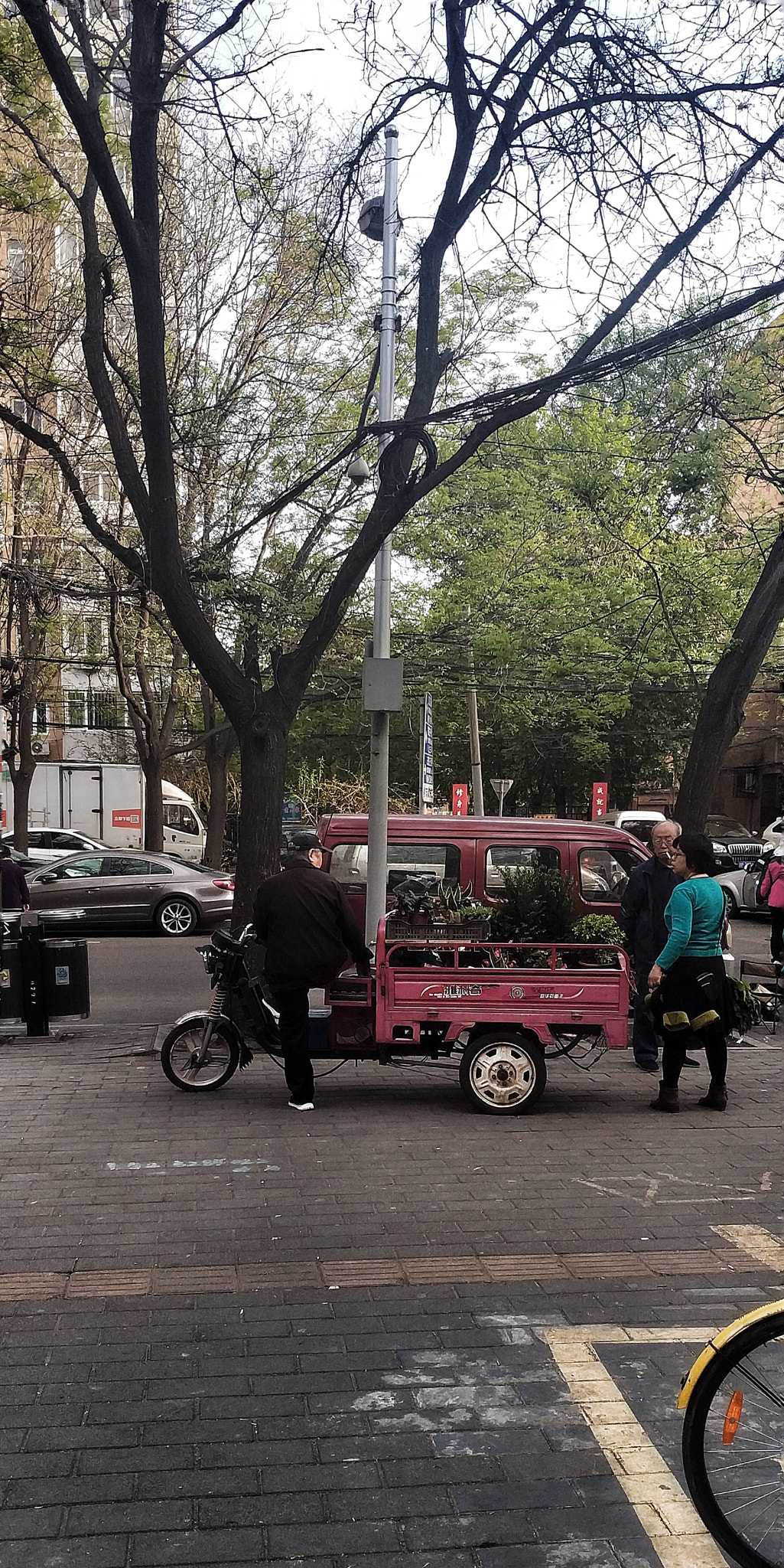 Xiaomi MIX 2 sample photo. Flower seller photography