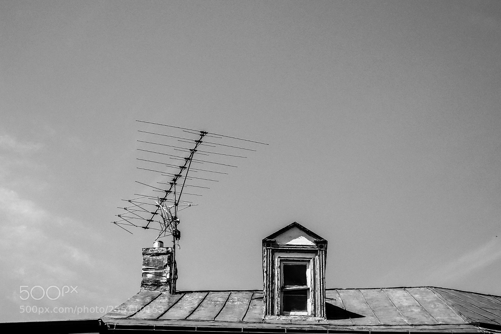 Sony Cyber-shot DSC-RX10 III sample photo. Tuned into the world photography