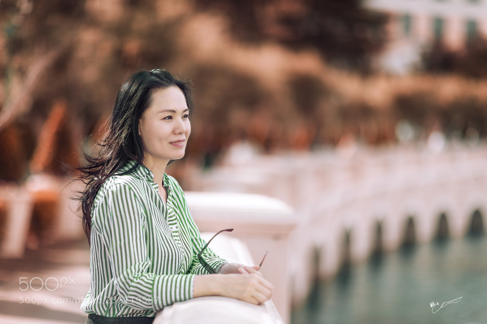 Canon EOS 5D Mark IV sample photo. 害羞的微笑 photography