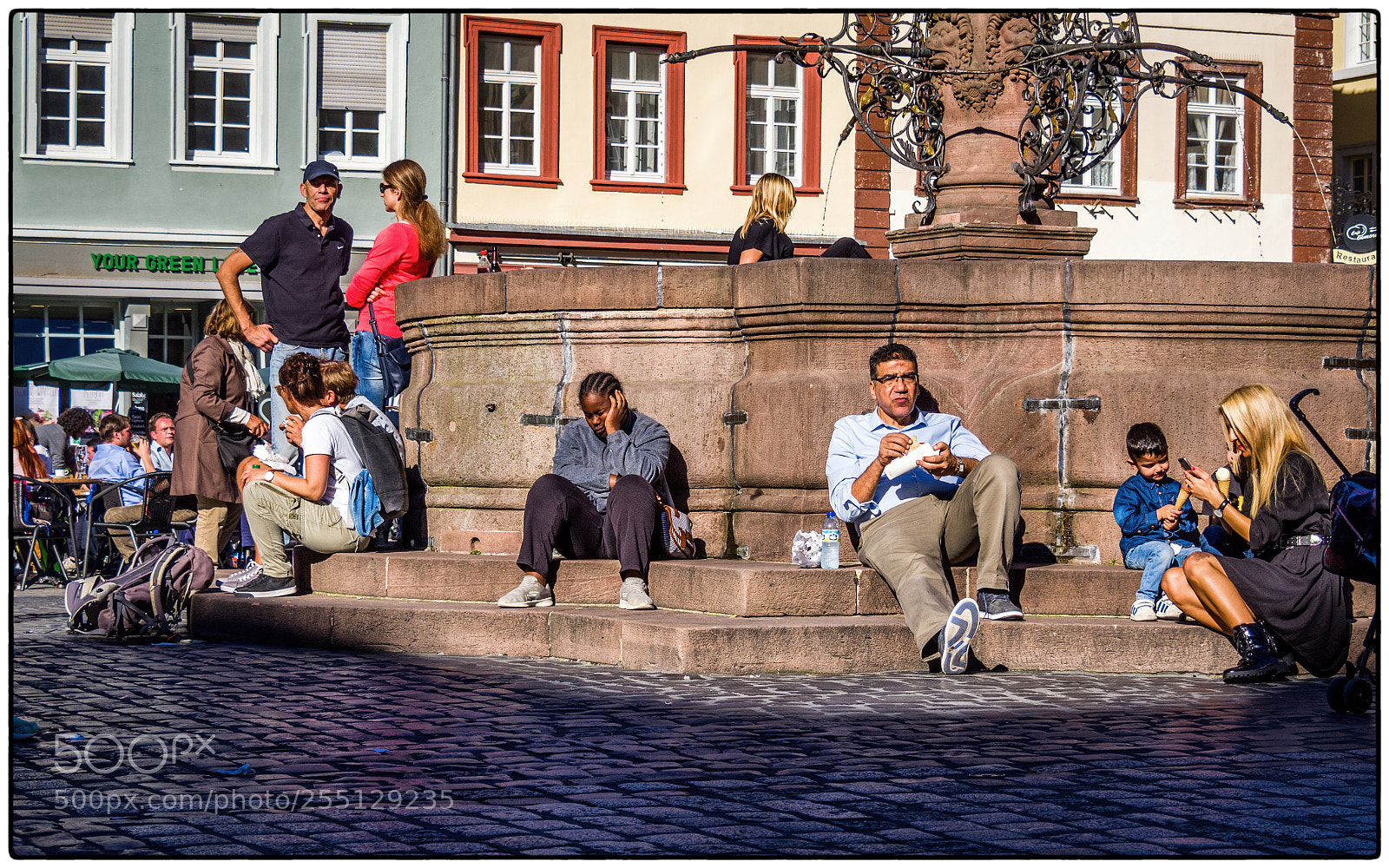 Olympus OM-D E-M10 II sample photo. Resting by the fountain photography