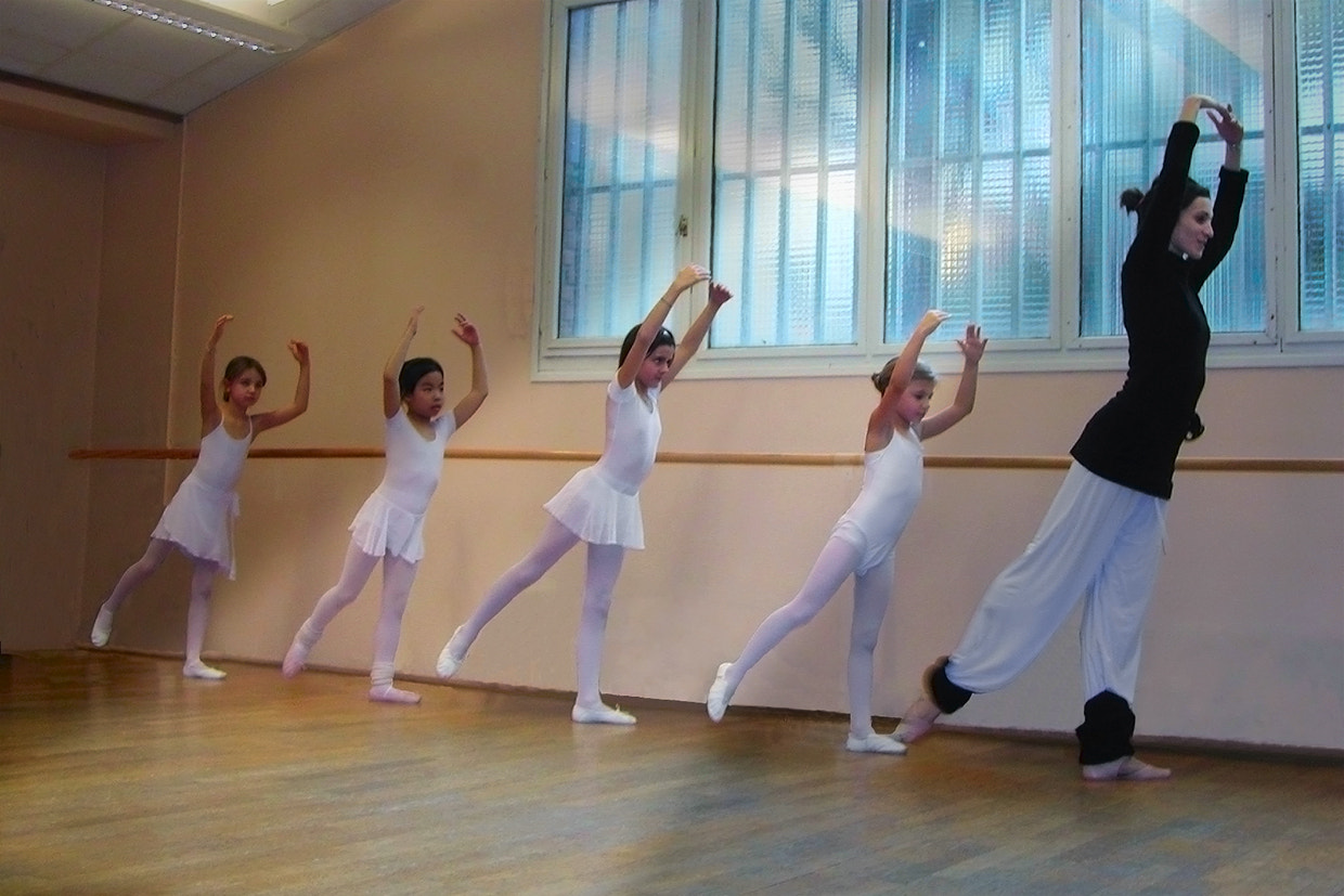 Nikon E885 sample photo. Danser photography