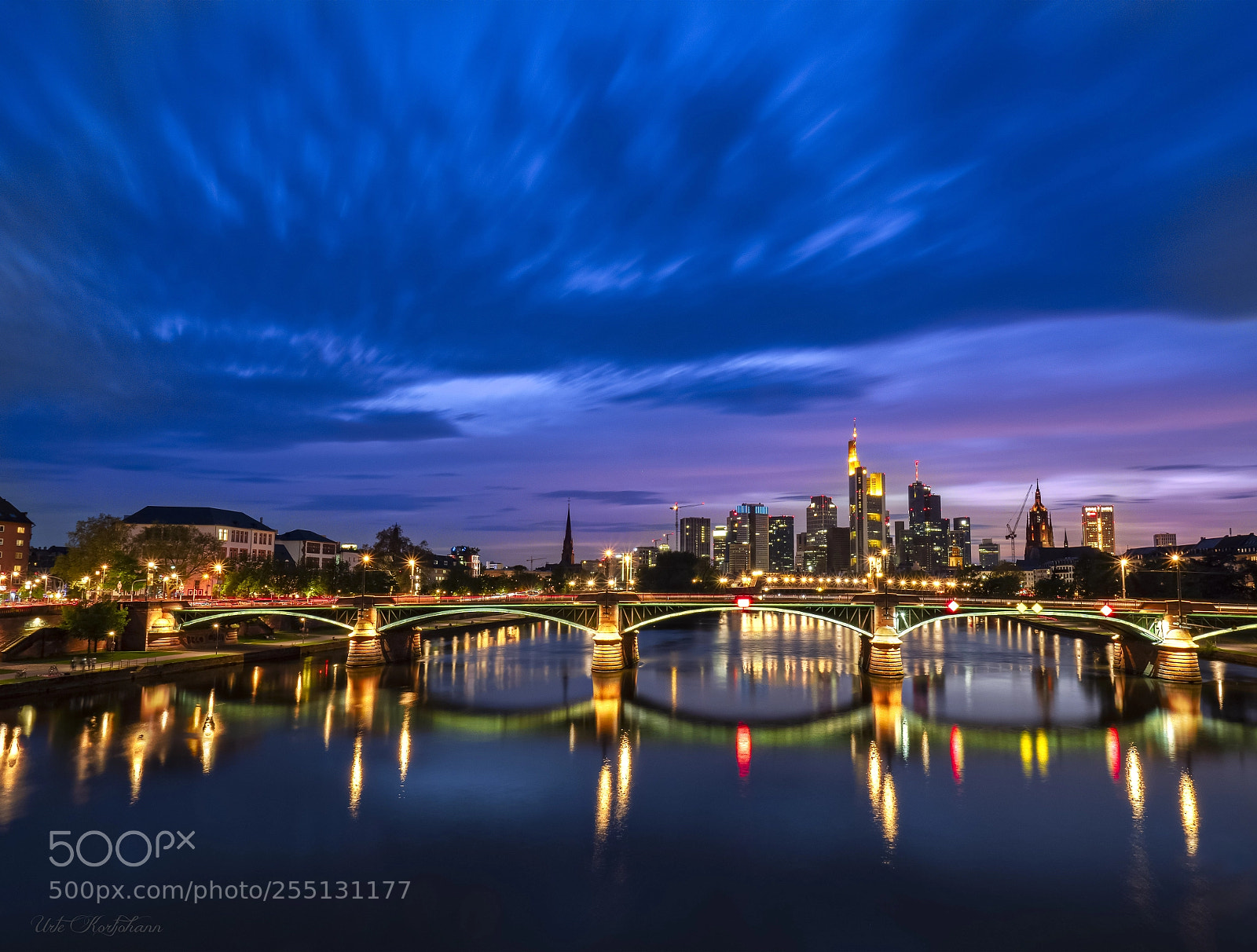 Olympus OM-D E-M1 Mark II sample photo. Blue hour skyline frankfurt photography