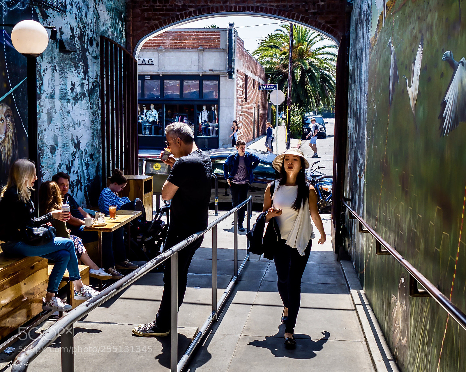 Olympus OM-D E-M5 II sample photo. Abbot kinney photography