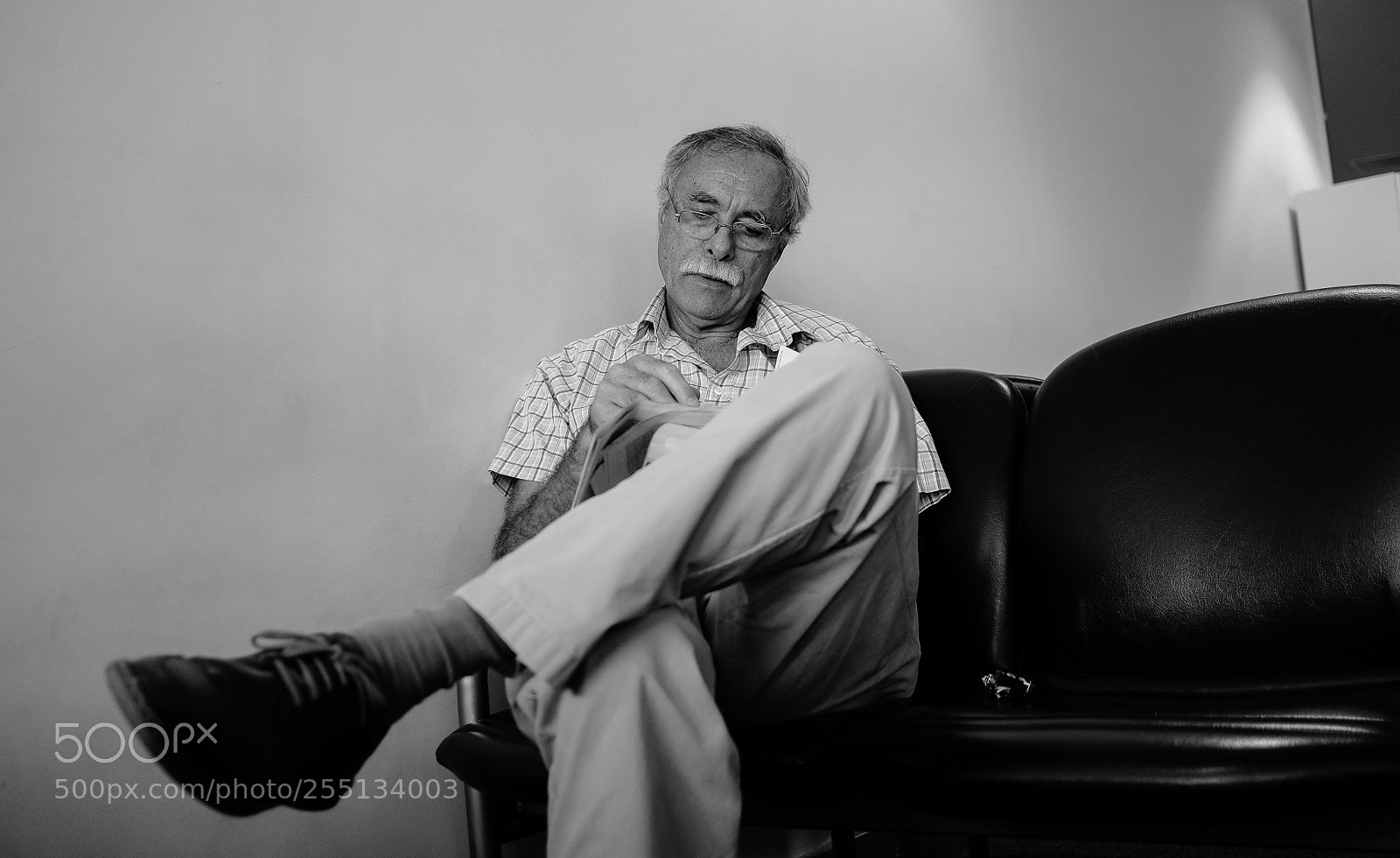Fujifilm X-T2 sample photo. Absorbed in soduku photography