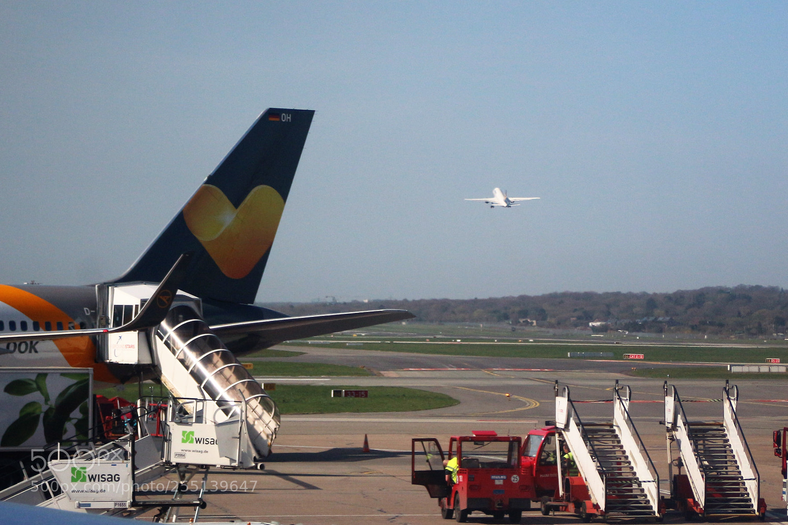 Canon EOS 100D (EOS Rebel SL1 / EOS Kiss X7) sample photo. Takeoff in hamburg photography
