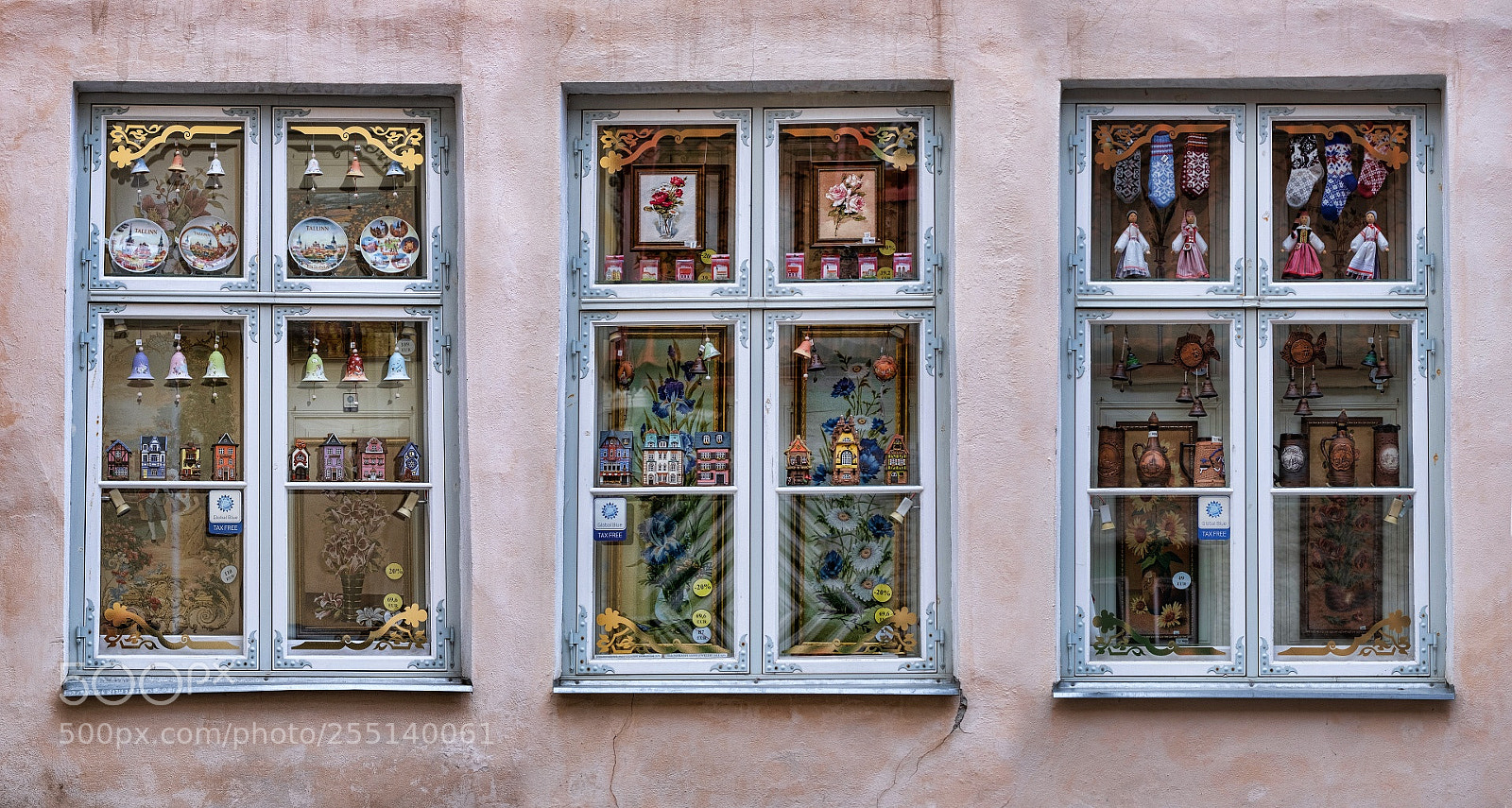 Fujifilm X-T20 sample photo. Old town windows photography