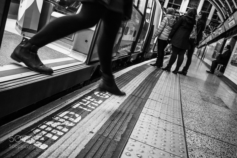 Canon EOS M3 sample photo. Mind the gap london photography