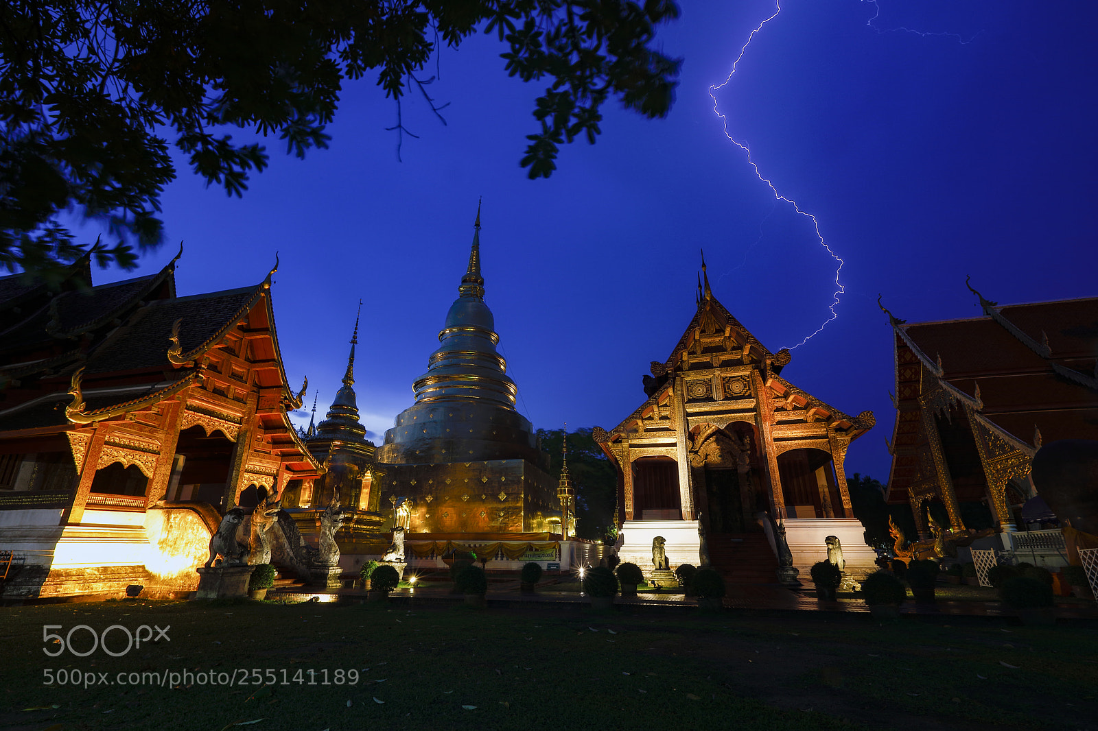 Canon EOS 5D Mark IV sample photo. Lightning bolt on the photography