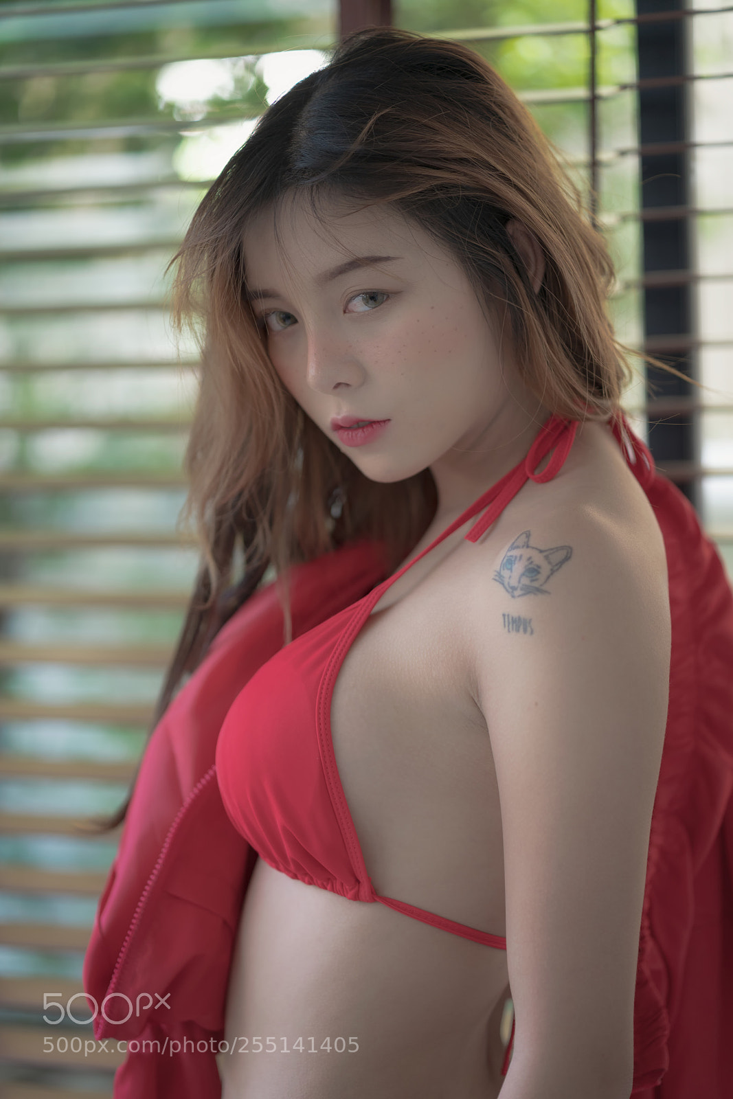 Sony a7R III sample photo. The woman in red photography