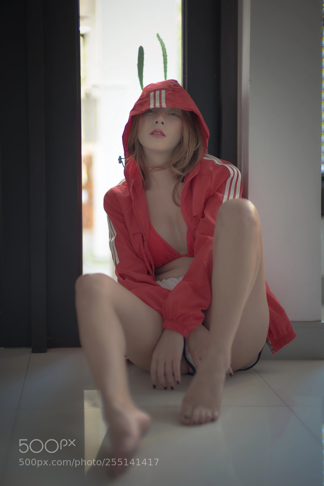 Leica SL (Typ 601) sample photo. The woman in red photography