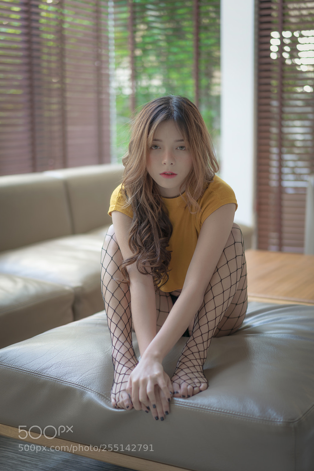 Sony a7R III sample photo. The woman in yellow photography