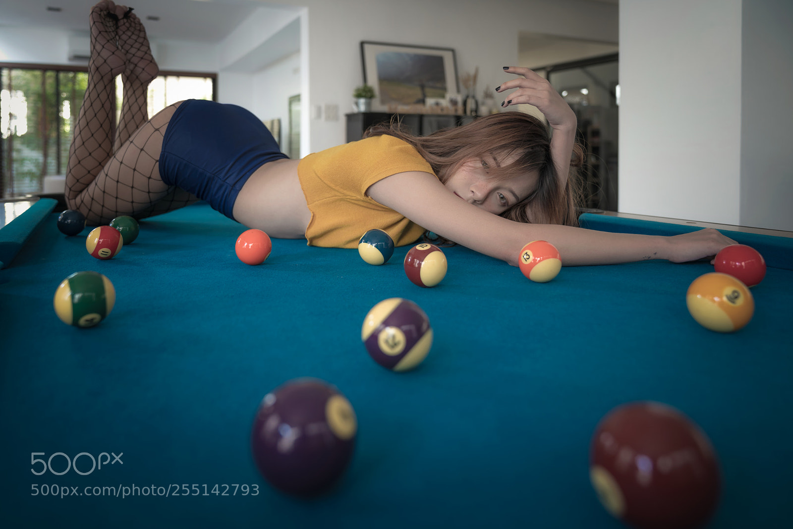 Sony a7R III sample photo. The woman in yellow photography
