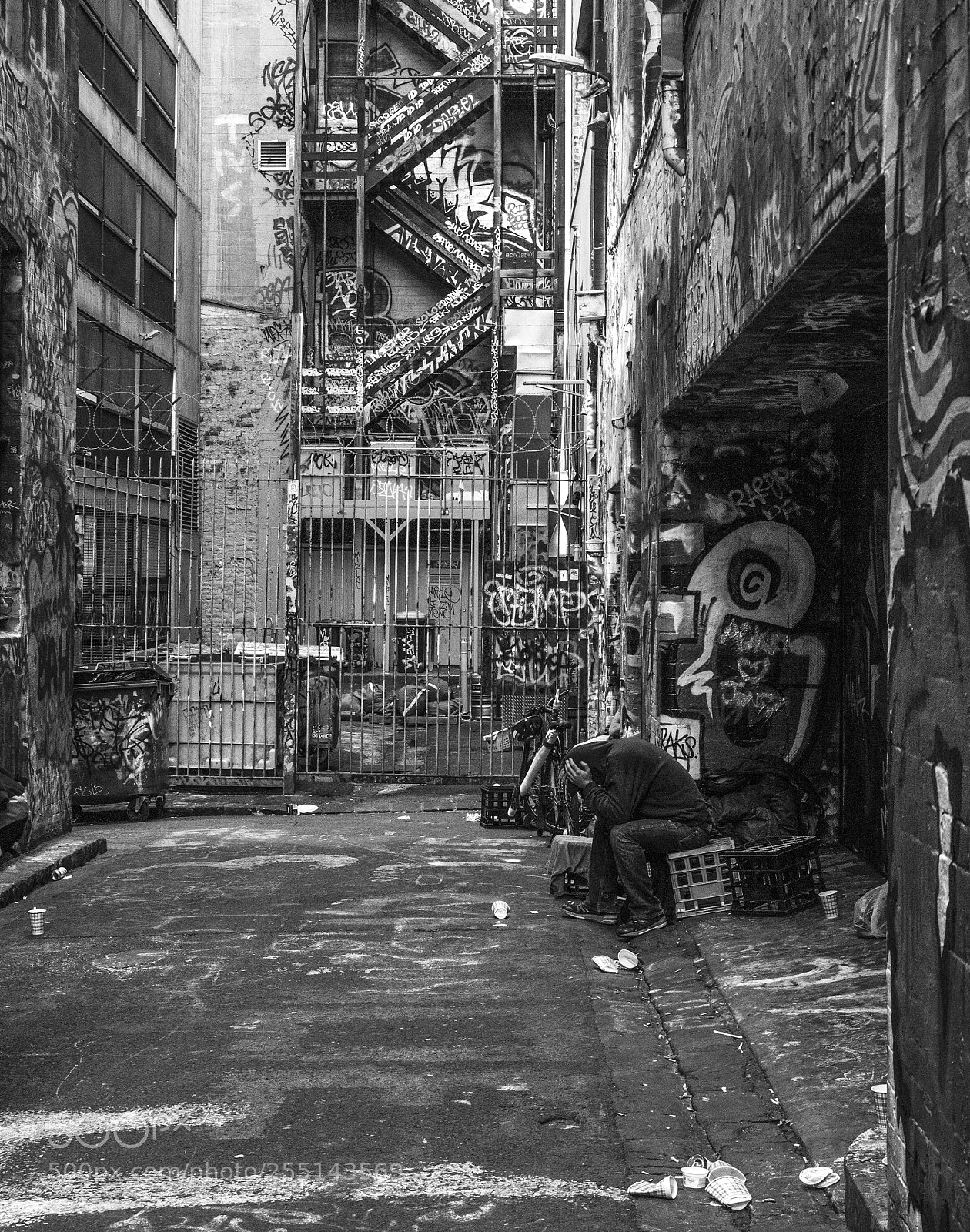 Canon EOS 600D (Rebel EOS T3i / EOS Kiss X5) sample photo. Lonely laneway photography