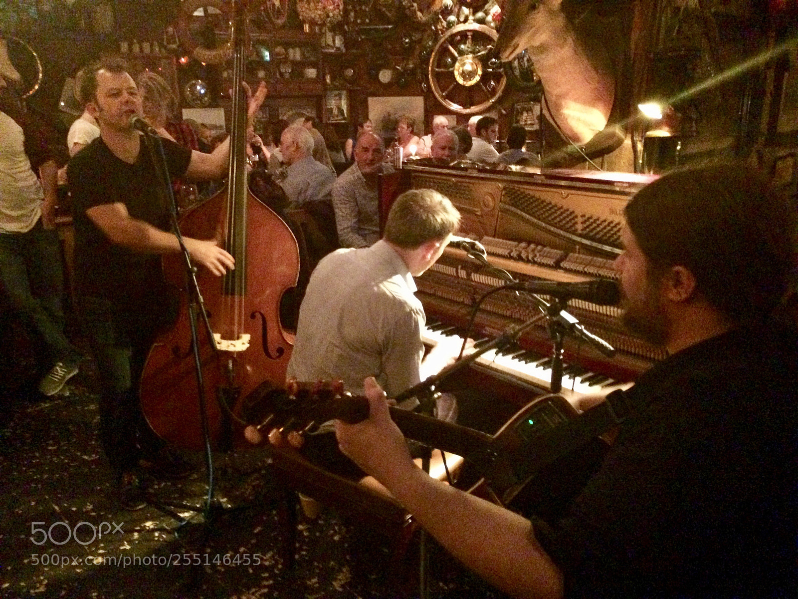 Apple iPhone 5s sample photo. Pub music photography