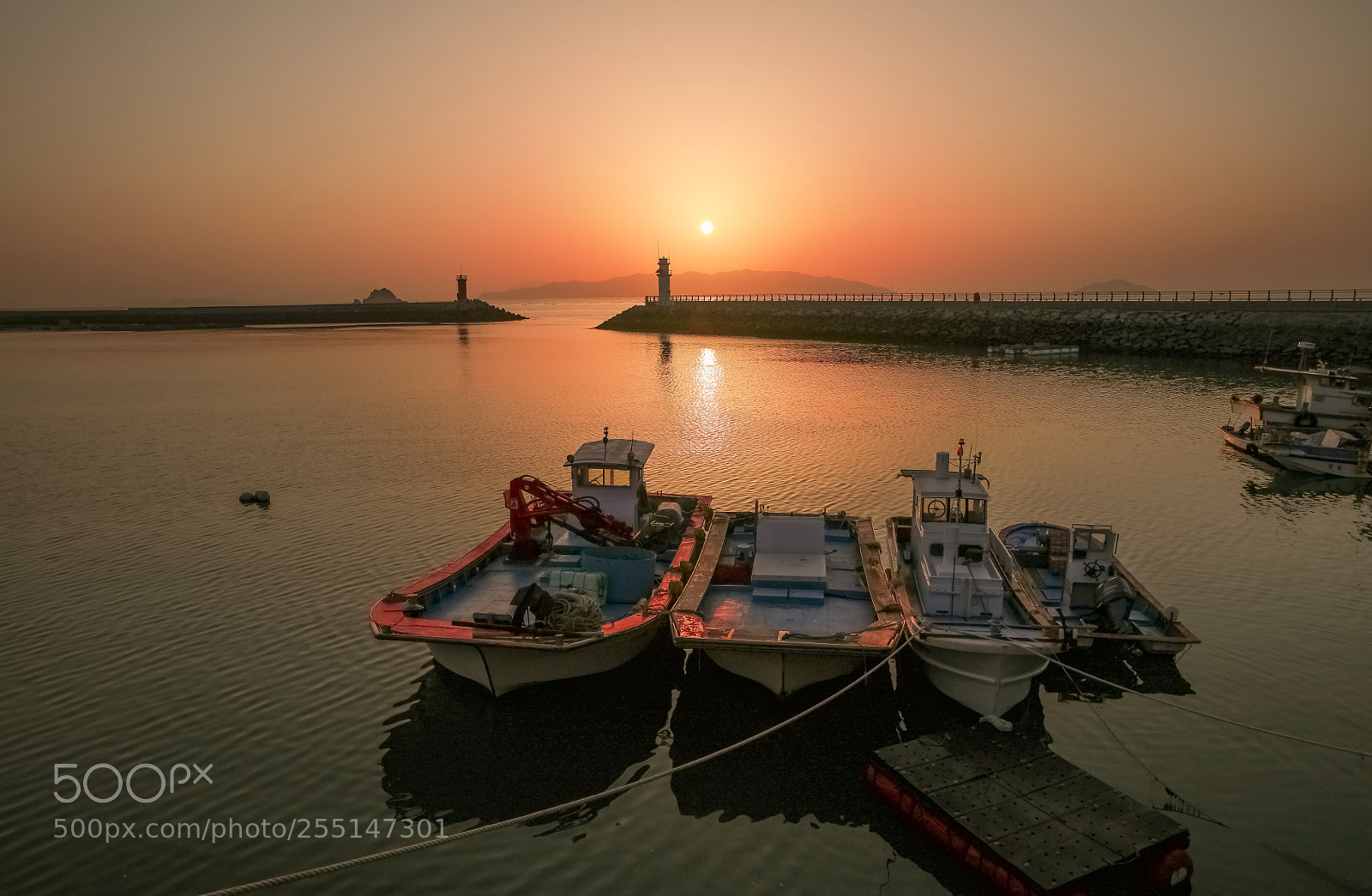 Canon EOS 5DS R sample photo. Red sunset of harbor ♪ photography