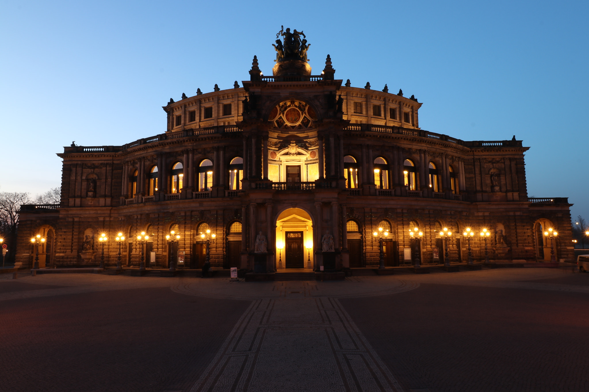 Canon EOS 80D sample photo. Semperoper zur blauen stunde photography