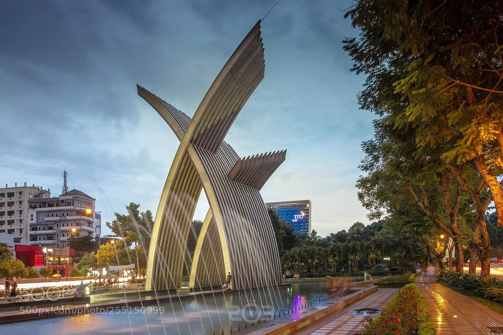 Canon EOS 7D sample photo. Twilight - hoang van photography